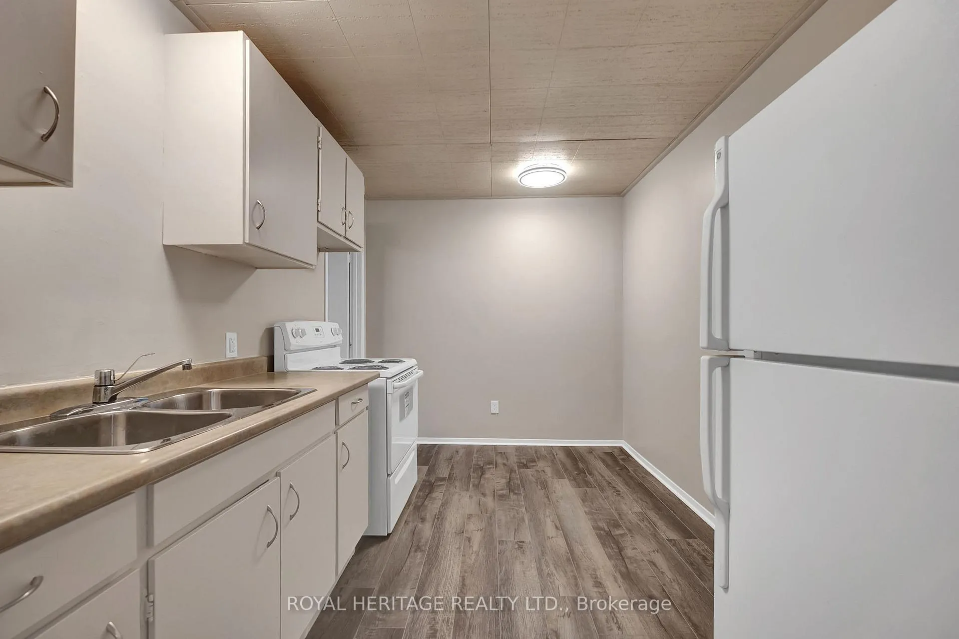 Photo 23 of 465 Milton Street, Oshawa, Donevan — HOMEH