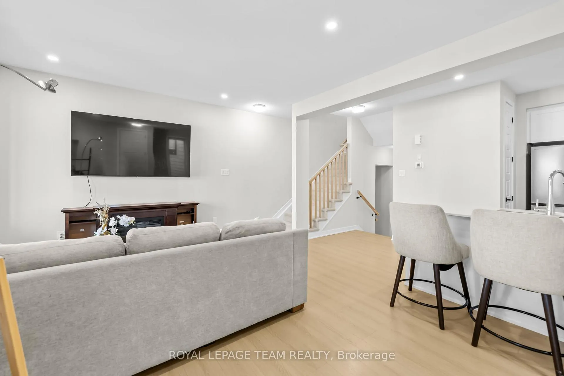 Photo 2 of 307 Catsfoot Walk, Ottawa, Barrhaven - Half Moon Bay — HOMEH