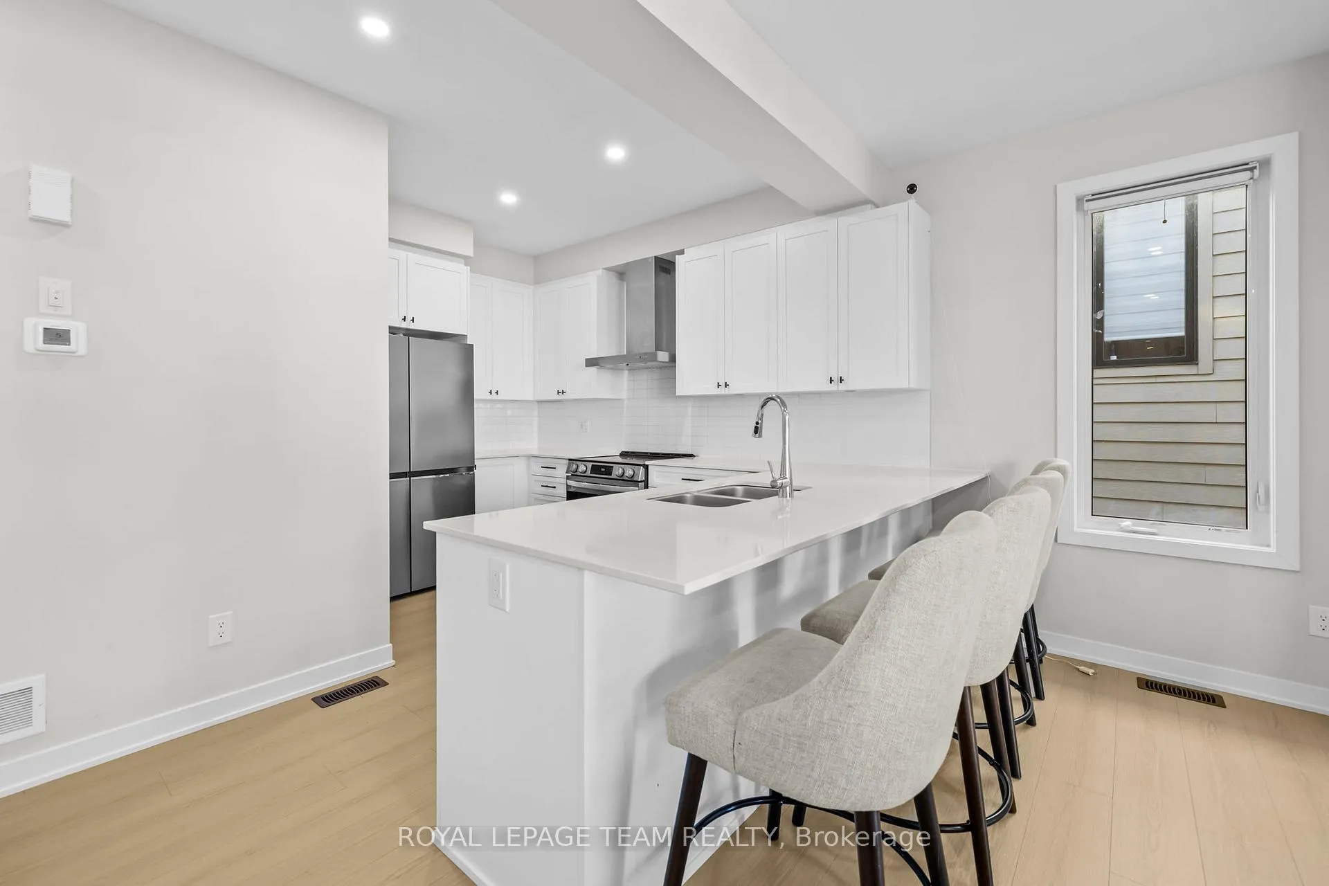 Photo 6 of 307 Catsfoot Walk, Ottawa, Barrhaven - Half Moon Bay — HOMEH