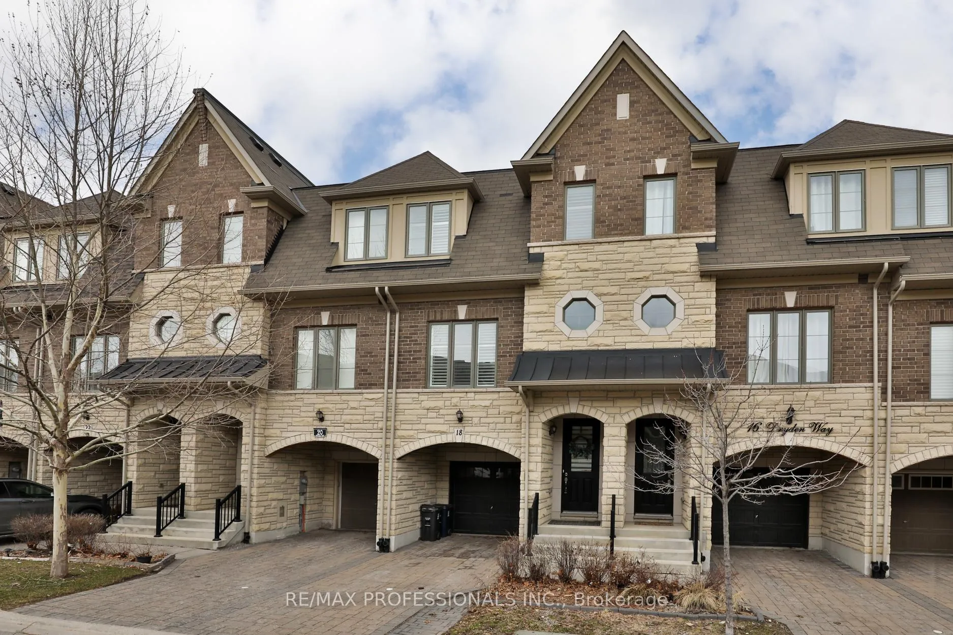 Photo 1 of 18 Dryden Way, Etobicoke, Willowridge-Martingrove-Richview — HOMEH