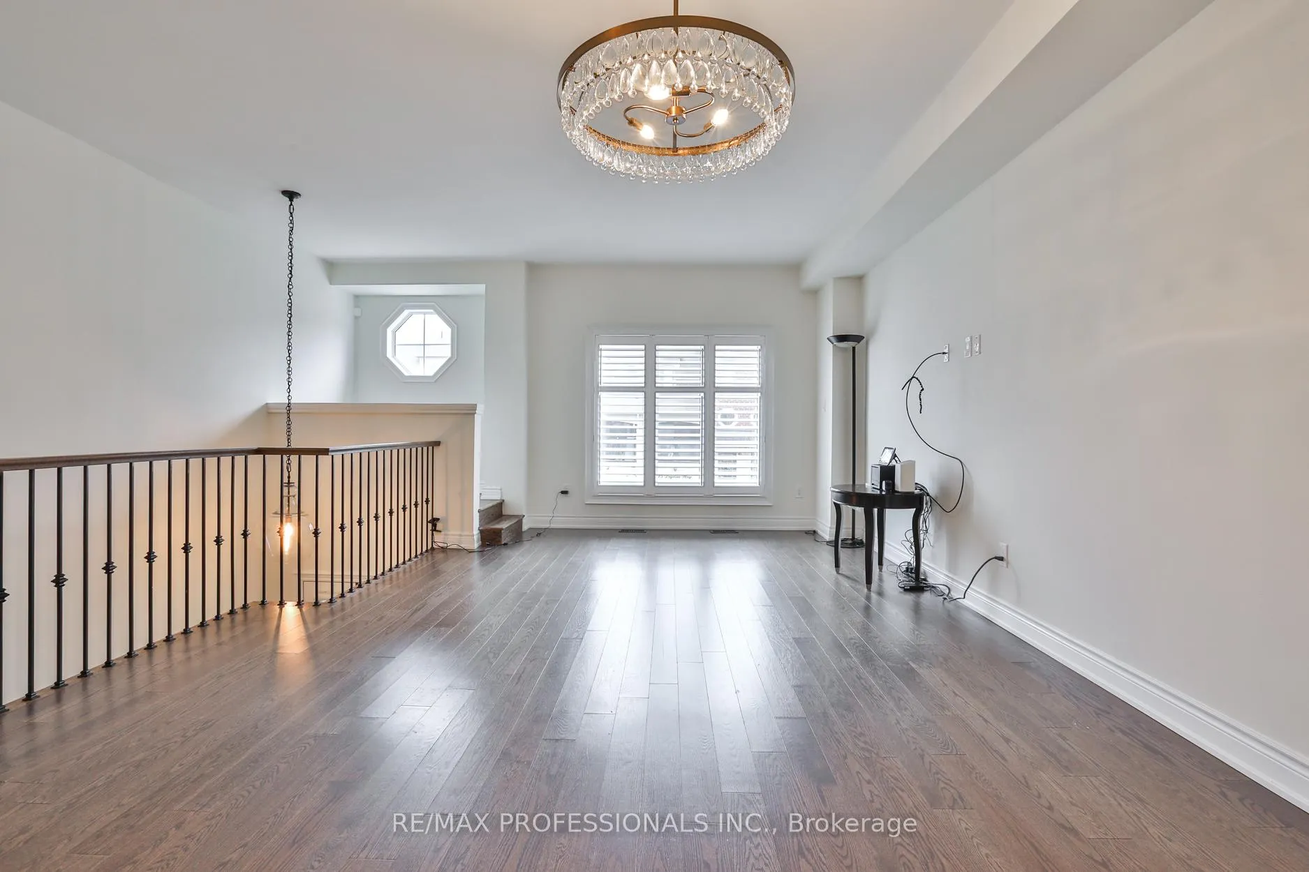 Photo 2 of 18 Dryden Way, Etobicoke, Willowridge-Martingrove-Richview — HOMEH