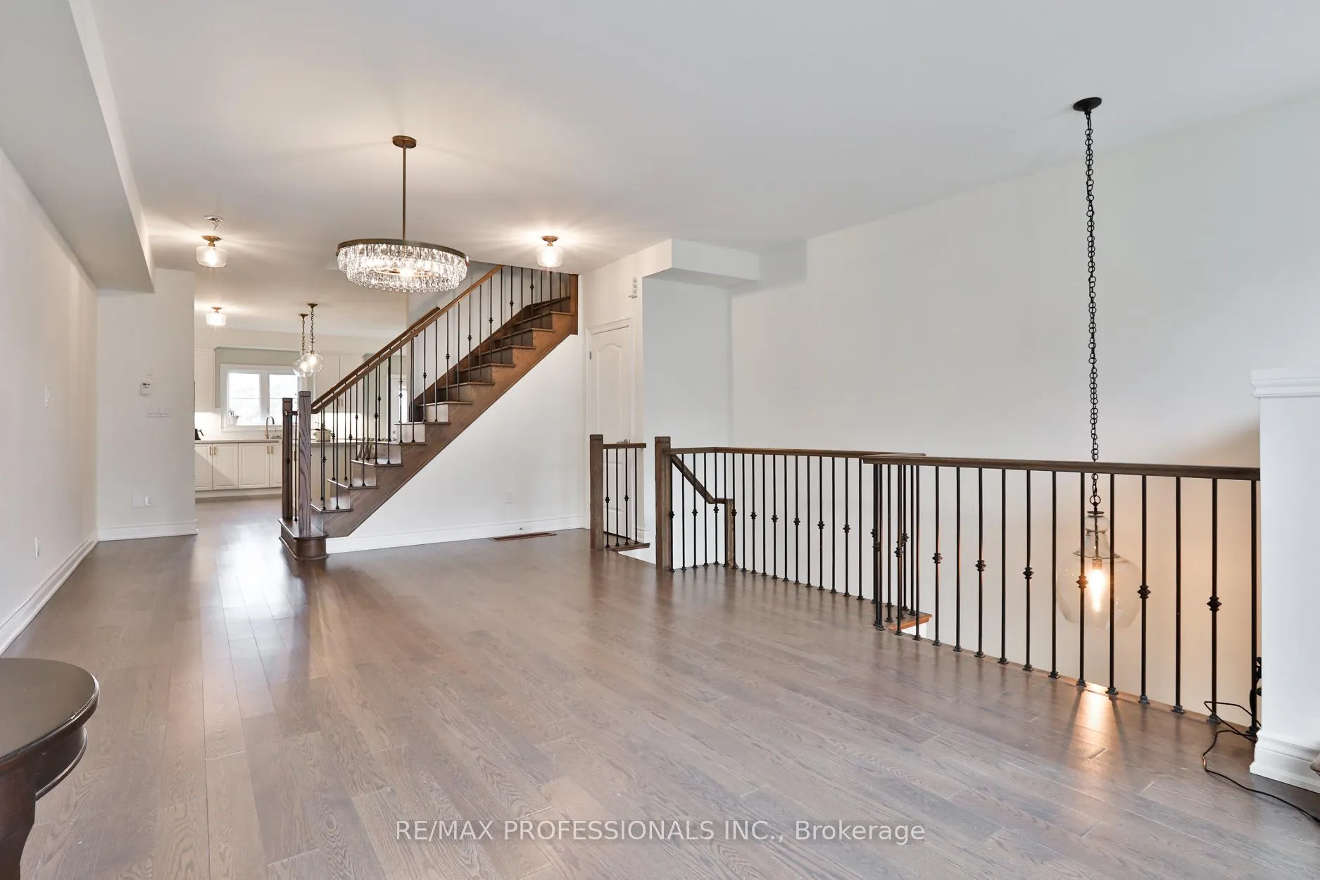 Photo 3 of 18 Dryden Way, Etobicoke, Willowridge-Martingrove-Richview — HOMEH