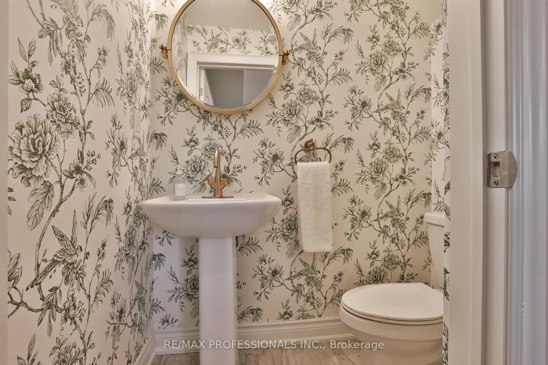 Photo 9 of 18 Dryden Way, Etobicoke, Willowridge-Martingrove-Richview — HOMEH