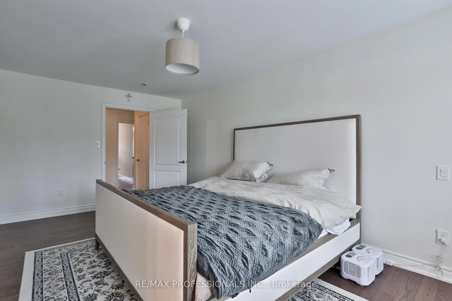 Photo 12 of 18 Dryden Way, Etobicoke, Willowridge-Martingrove-Richview — HOMEH