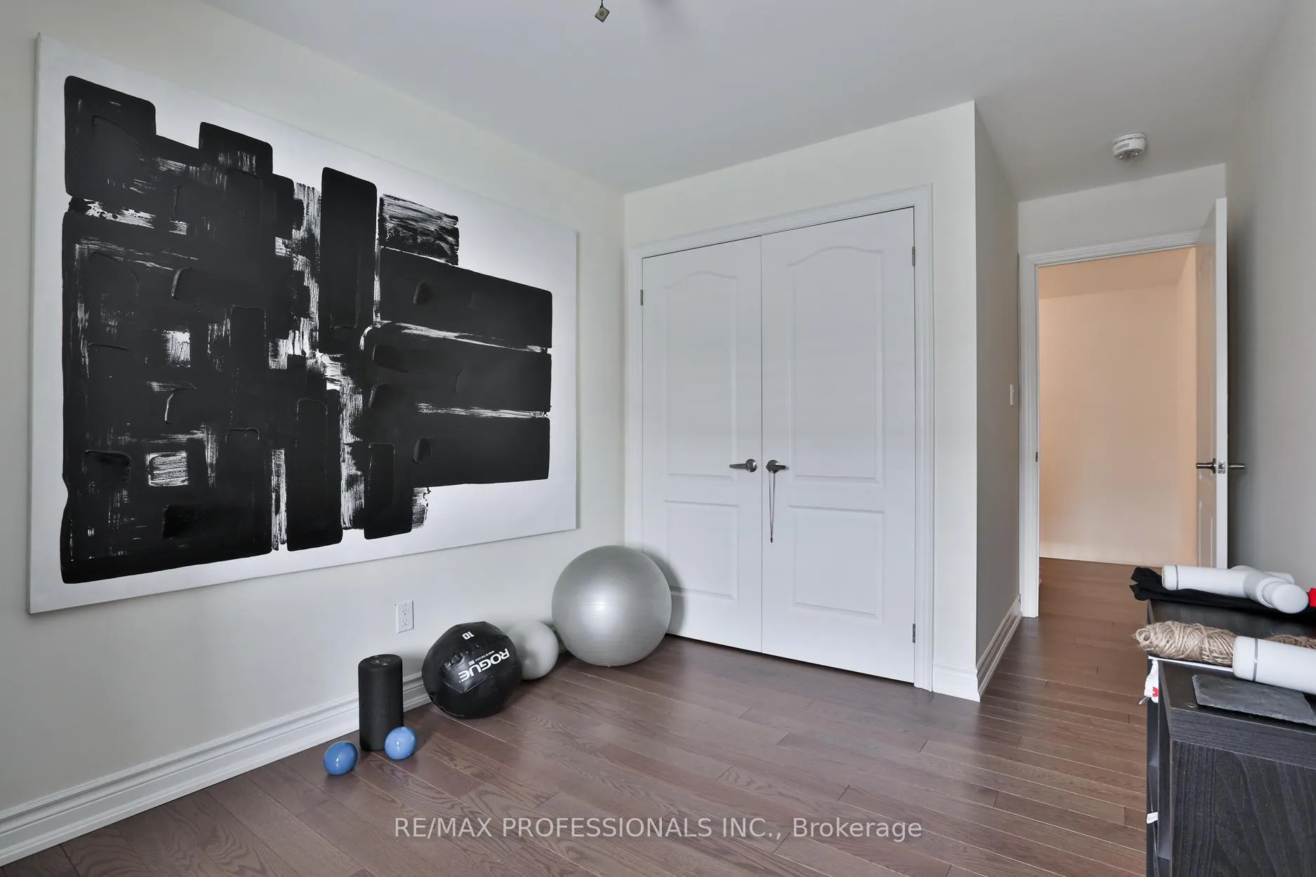 Photo 14 of 18 Dryden Way, Etobicoke, Willowridge-Martingrove-Richview — HOMEH