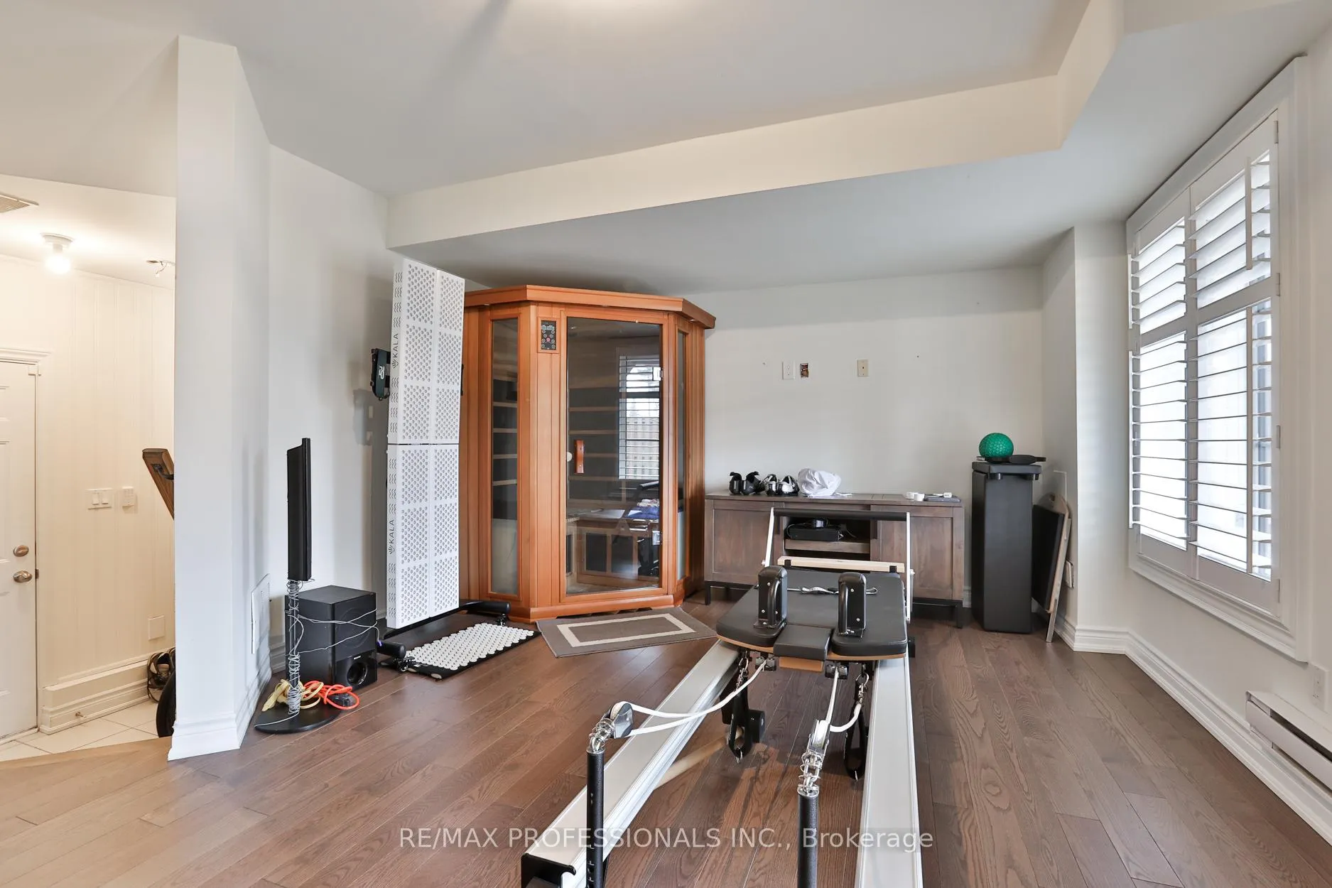 Photo 17 of 18 Dryden Way, Etobicoke, Willowridge-Martingrove-Richview — HOMEH