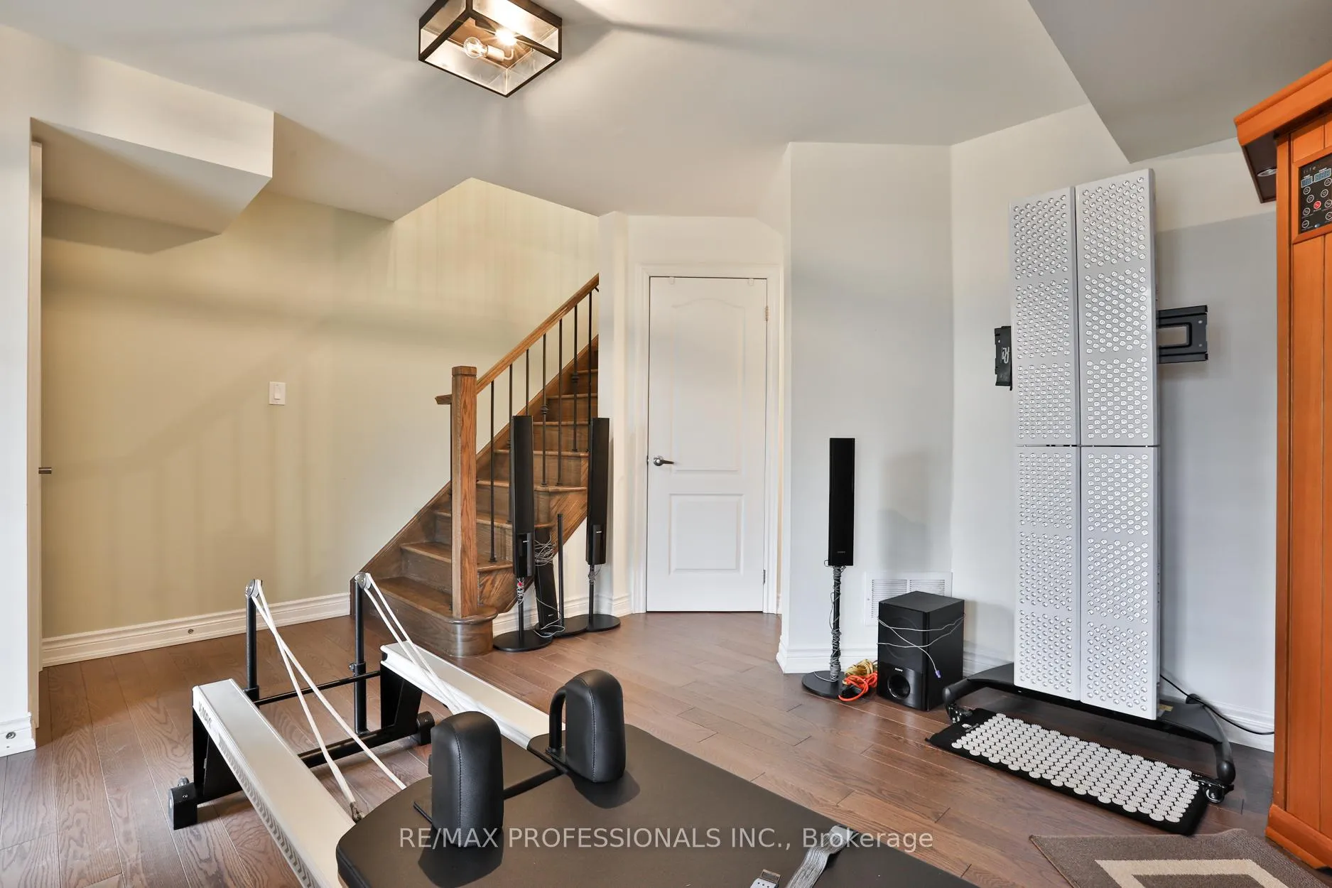 Photo 19 of 18 Dryden Way, Etobicoke, Willowridge-Martingrove-Richview — HOMEH