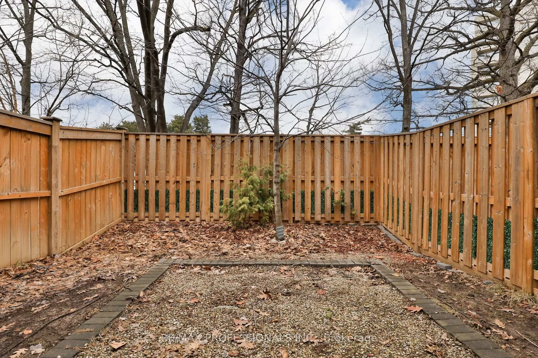 Photo 20 of 18 Dryden Way, Etobicoke, Willowridge-Martingrove-Richview — HOMEH