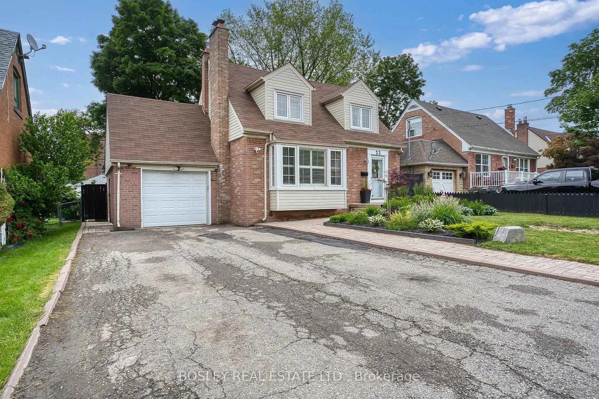 Photo 2 of 23 Farnsworth Drive, North York, Humberlea-Pelmo Park — HOMEH