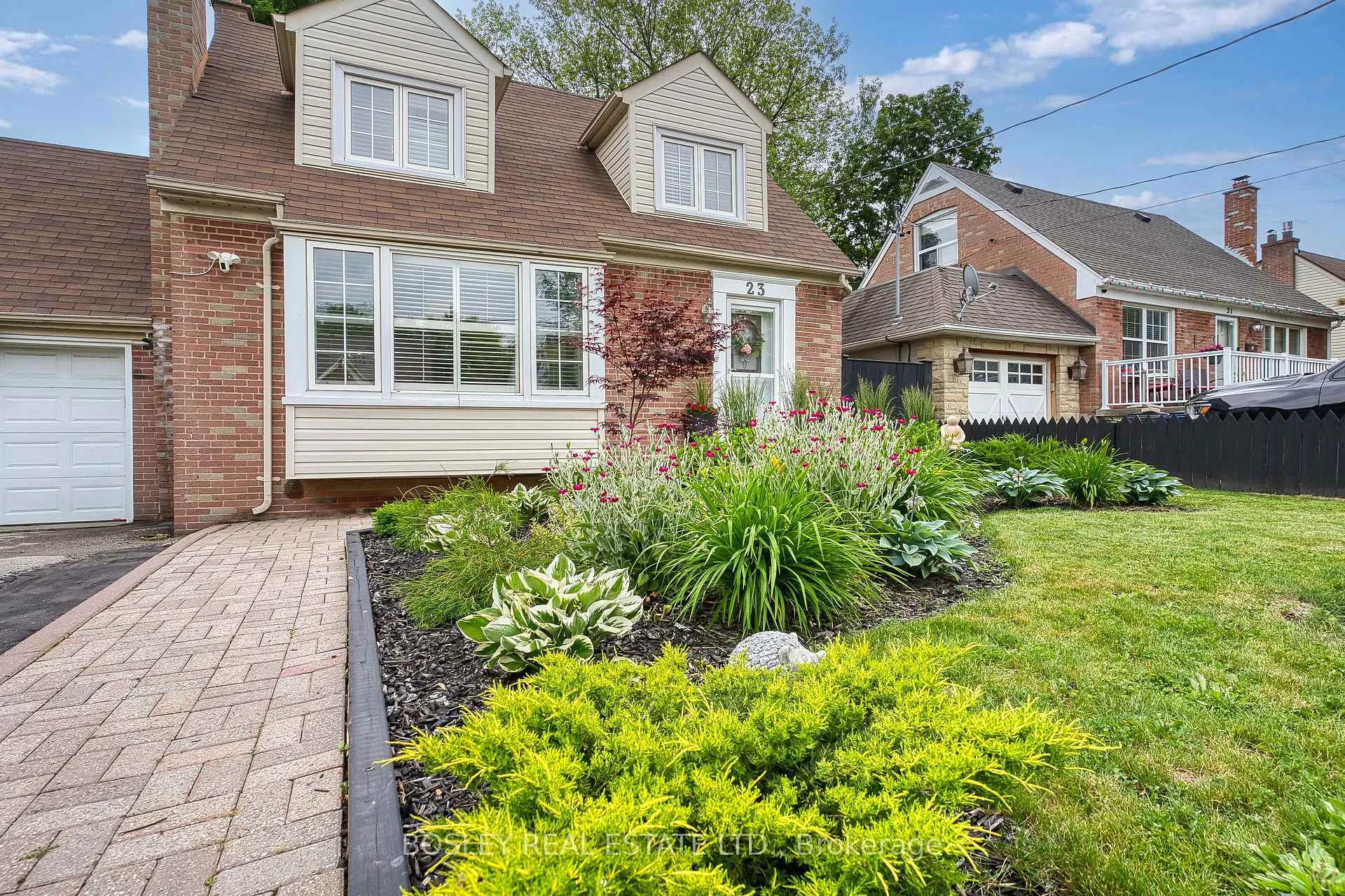Photo 3 of 23 Farnsworth Drive, North York, Humberlea-Pelmo Park — HOMEH