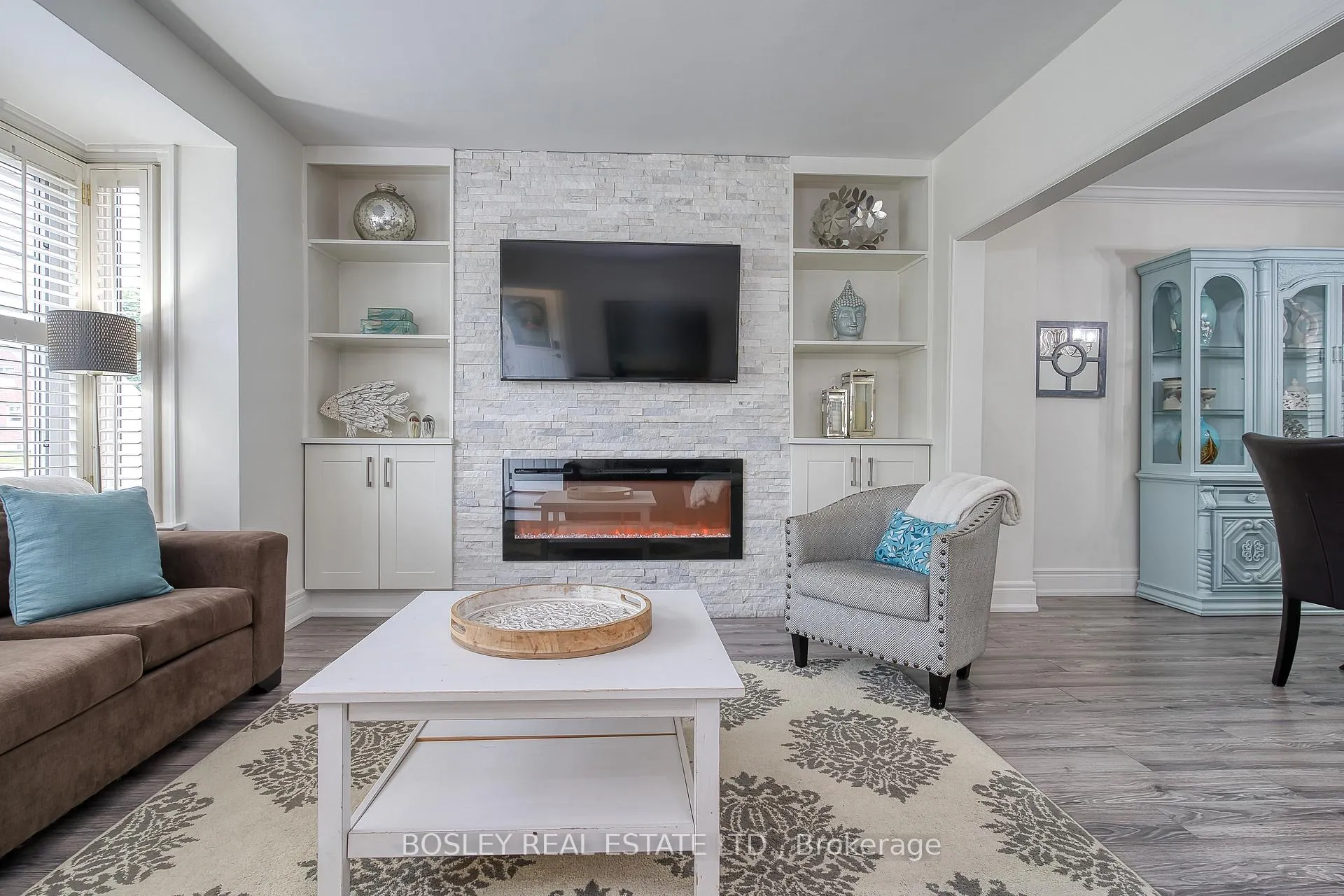 Photo 7 of 23 Farnsworth Drive, North York, Humberlea-Pelmo Park — HOMEH