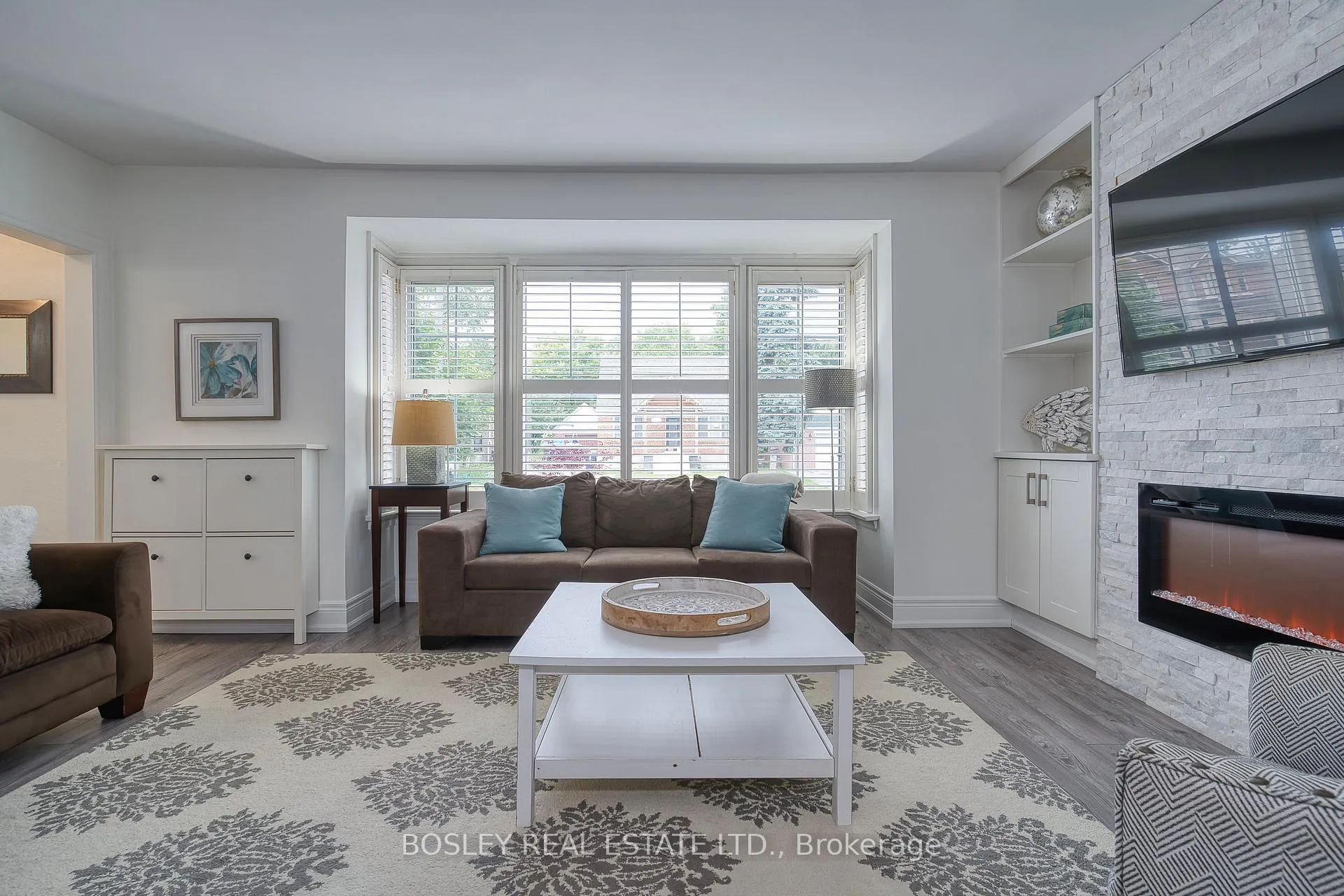 Photo 11 of 23 Farnsworth Drive, North York, Humberlea-Pelmo Park — HOMEH
