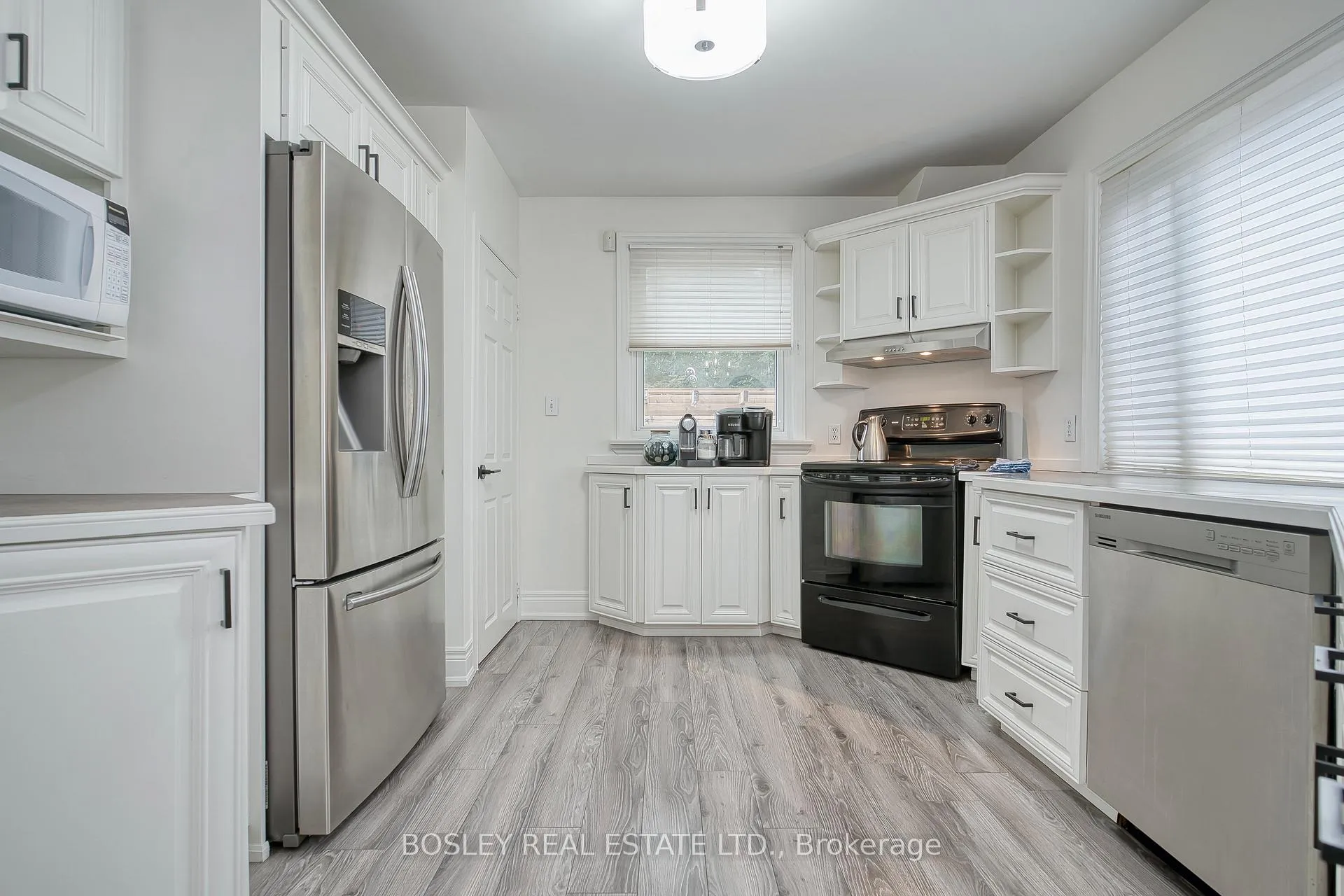 Photo 16 of 23 Farnsworth Drive, North York, Humberlea-Pelmo Park — HOMEH
