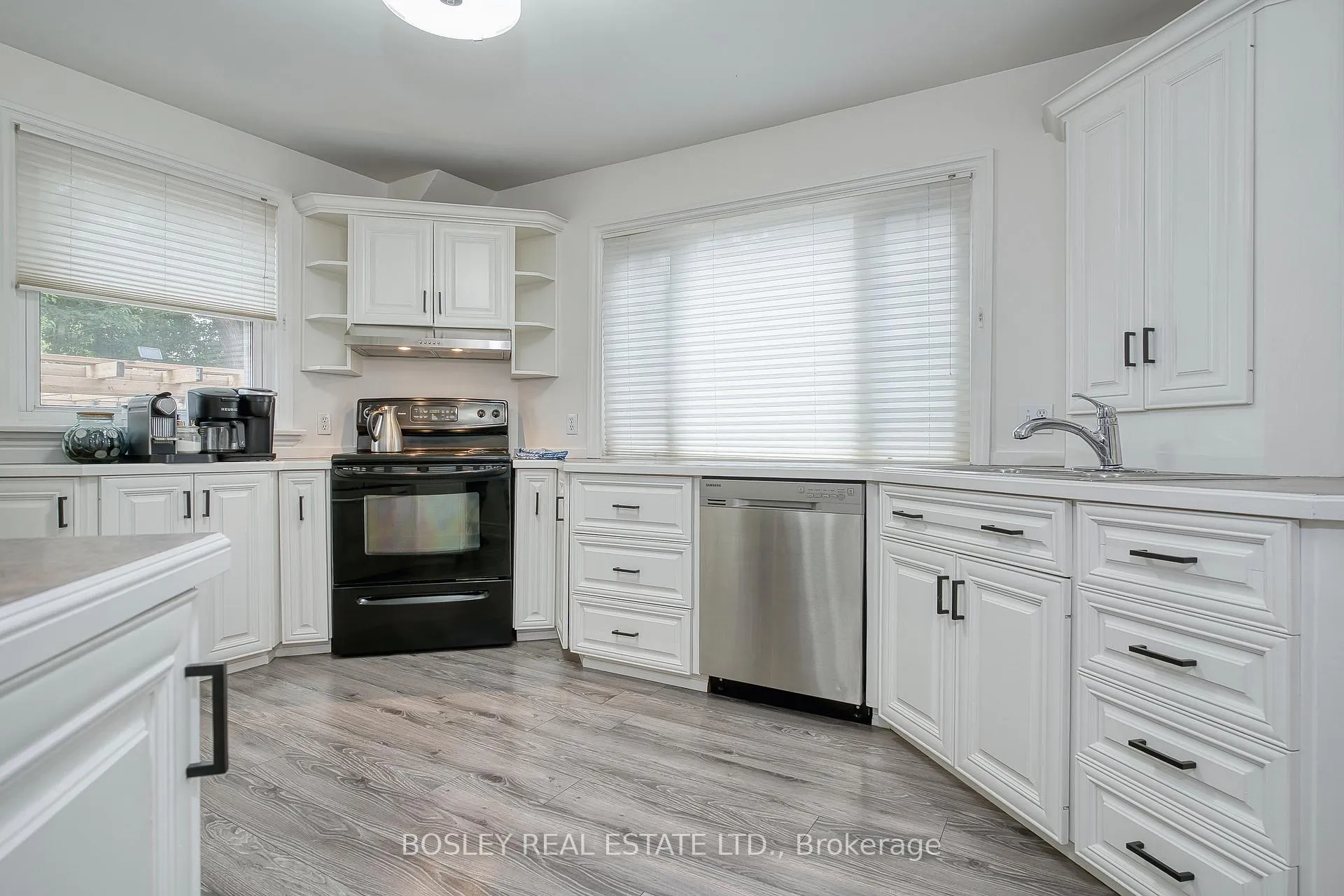 Photo 17 of 23 Farnsworth Drive, North York, Humberlea-Pelmo Park — HOMEH