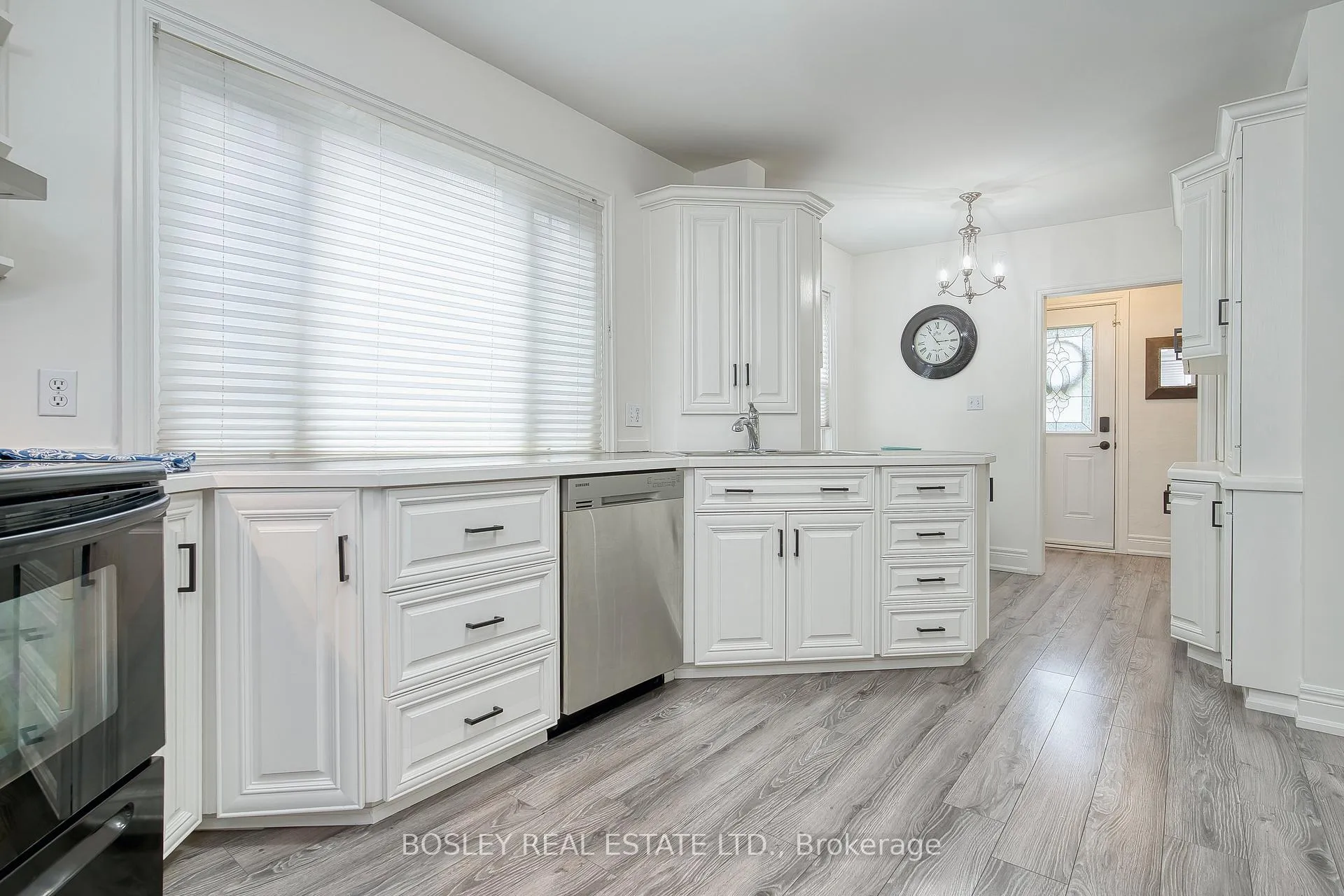 Photo 19 of 23 Farnsworth Drive, North York, Humberlea-Pelmo Park — HOMEH