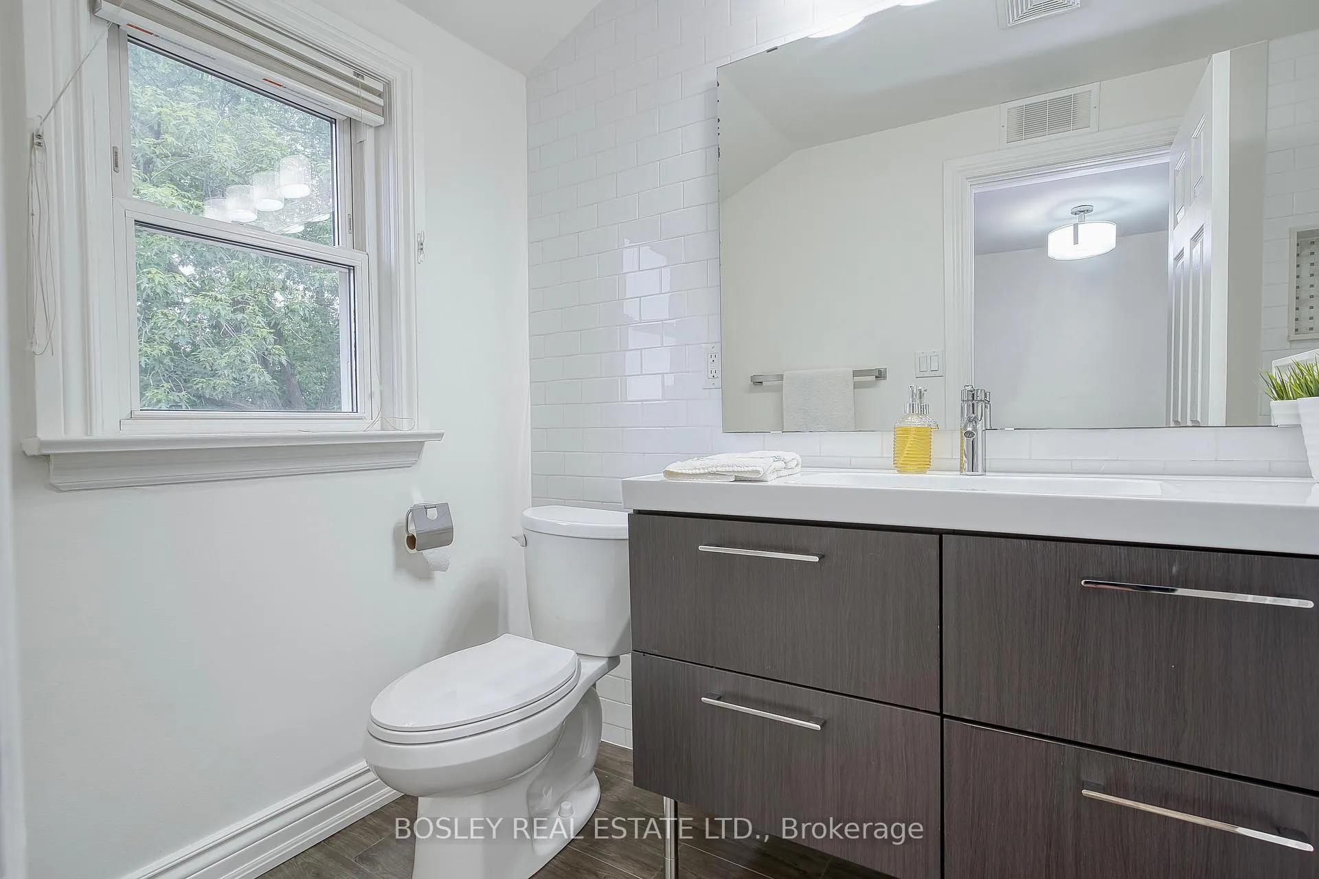 Photo 24 of 23 Farnsworth Drive, North York, Humberlea-Pelmo Park — HOMEH
