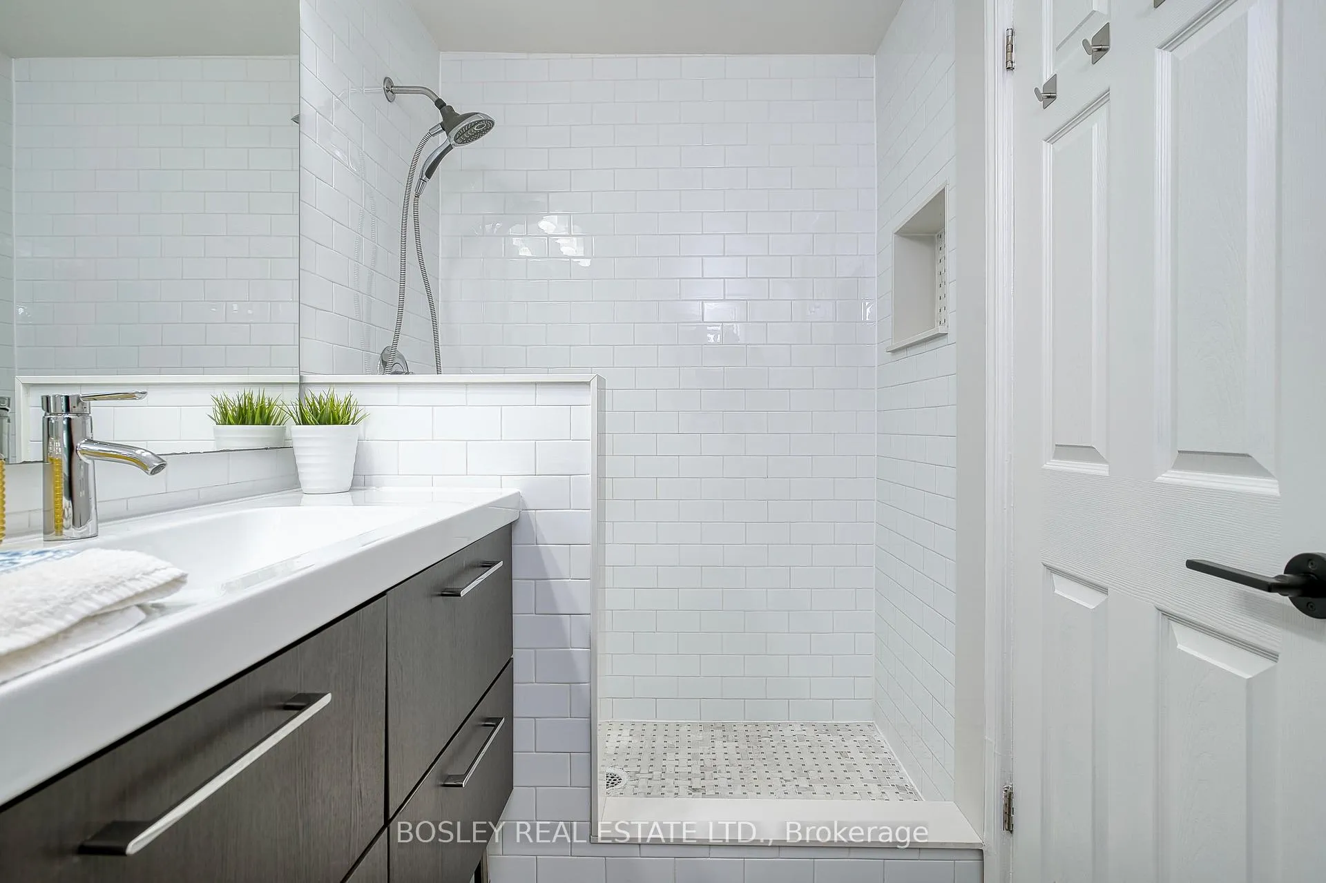 Photo 25 of 23 Farnsworth Drive, North York, Humberlea-Pelmo Park — HOMEH