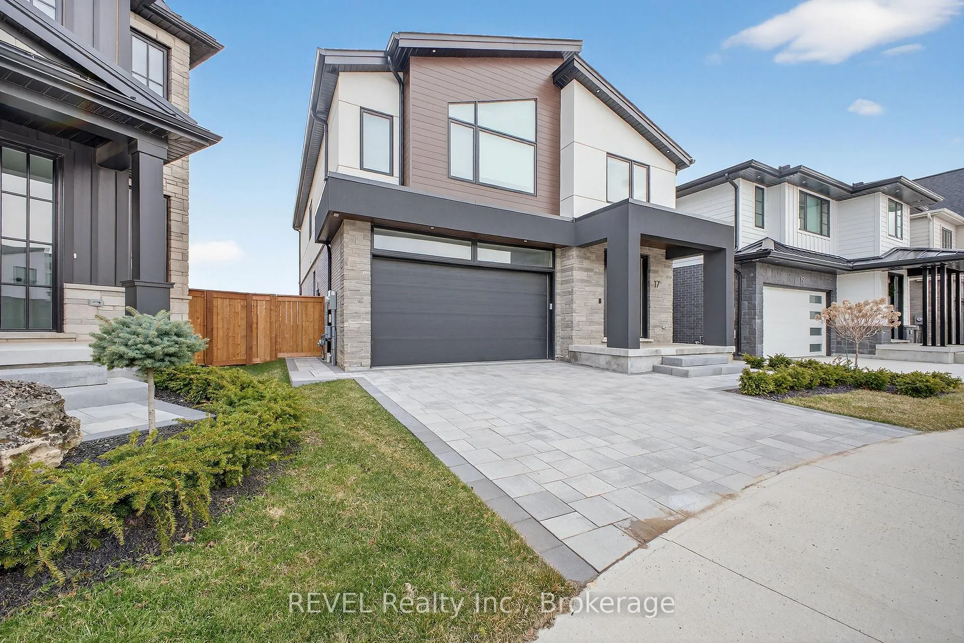 Photo 3 of 17 Arsenault Crescent, Pelham, Fonthill — HOMEH