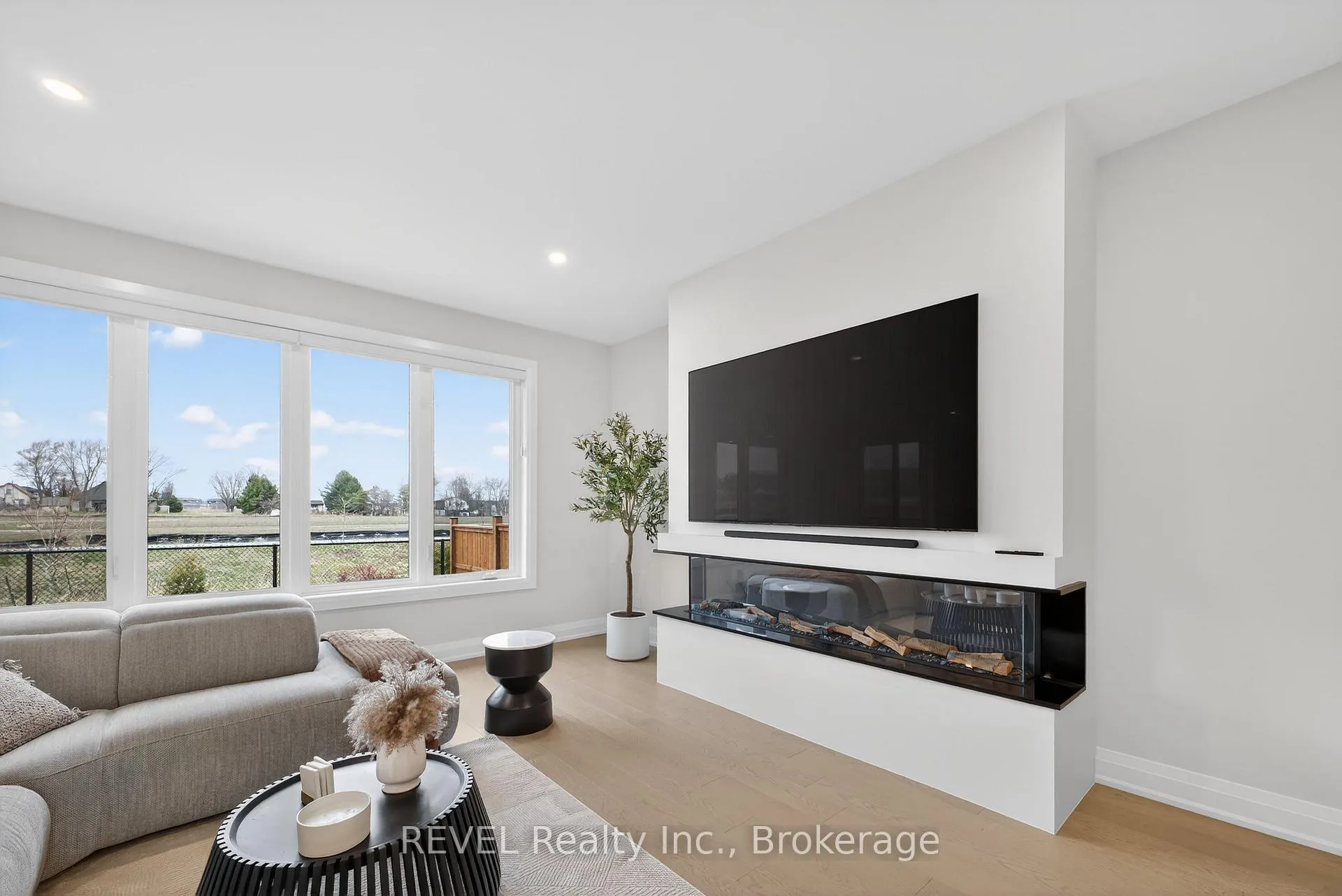 Photo 13 of 17 Arsenault Crescent, Pelham, Fonthill — HOMEH