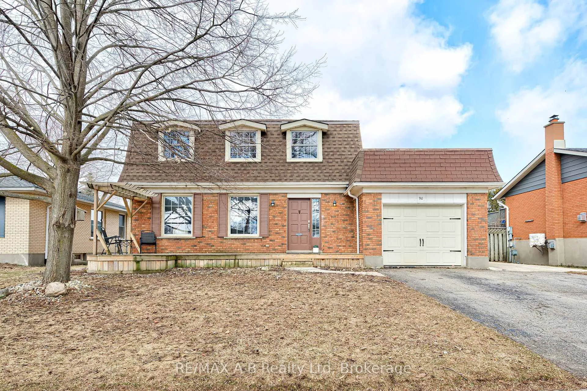 Photo 2 of 90 Windemere Crescent, Stratford — HOMEH