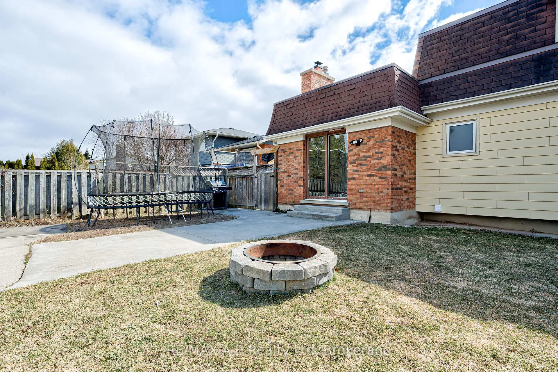Photo 7 of 90 Windemere Crescent, Stratford — HOMEH