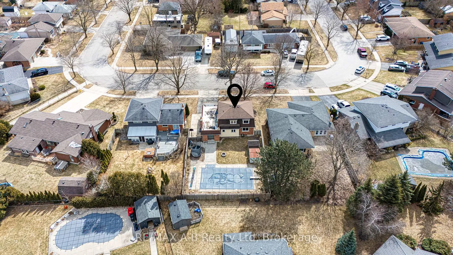 Photo 8 of 90 Windemere Crescent, Stratford — HOMEH