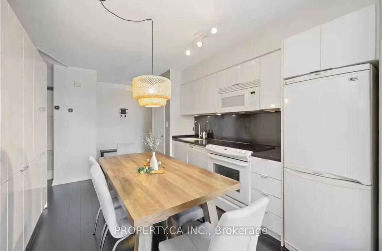 Photo 5 of Unit 341, 15 Iceboat Terrace, Toronto, Waterfront Communities — HOMEH