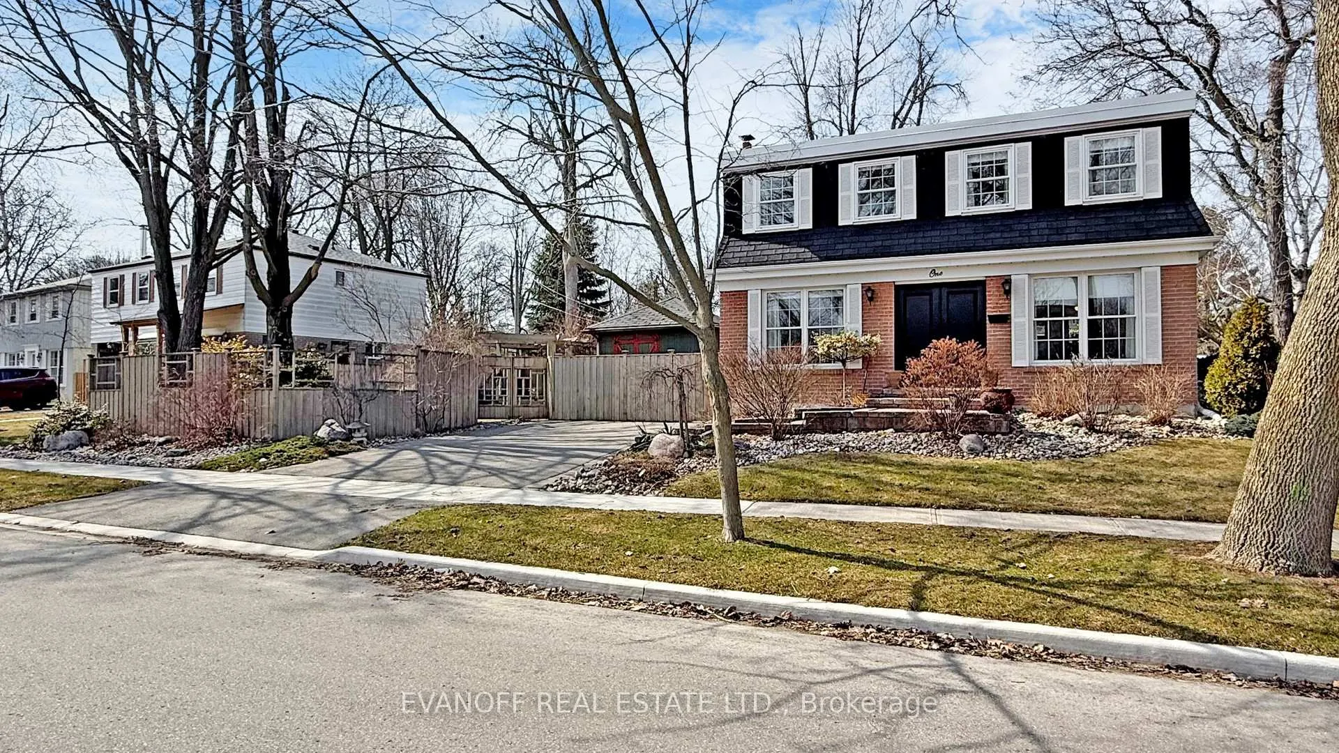 Photo 2 of 1 Sonneck Square, Scarborough, Guildwood — HOMEH