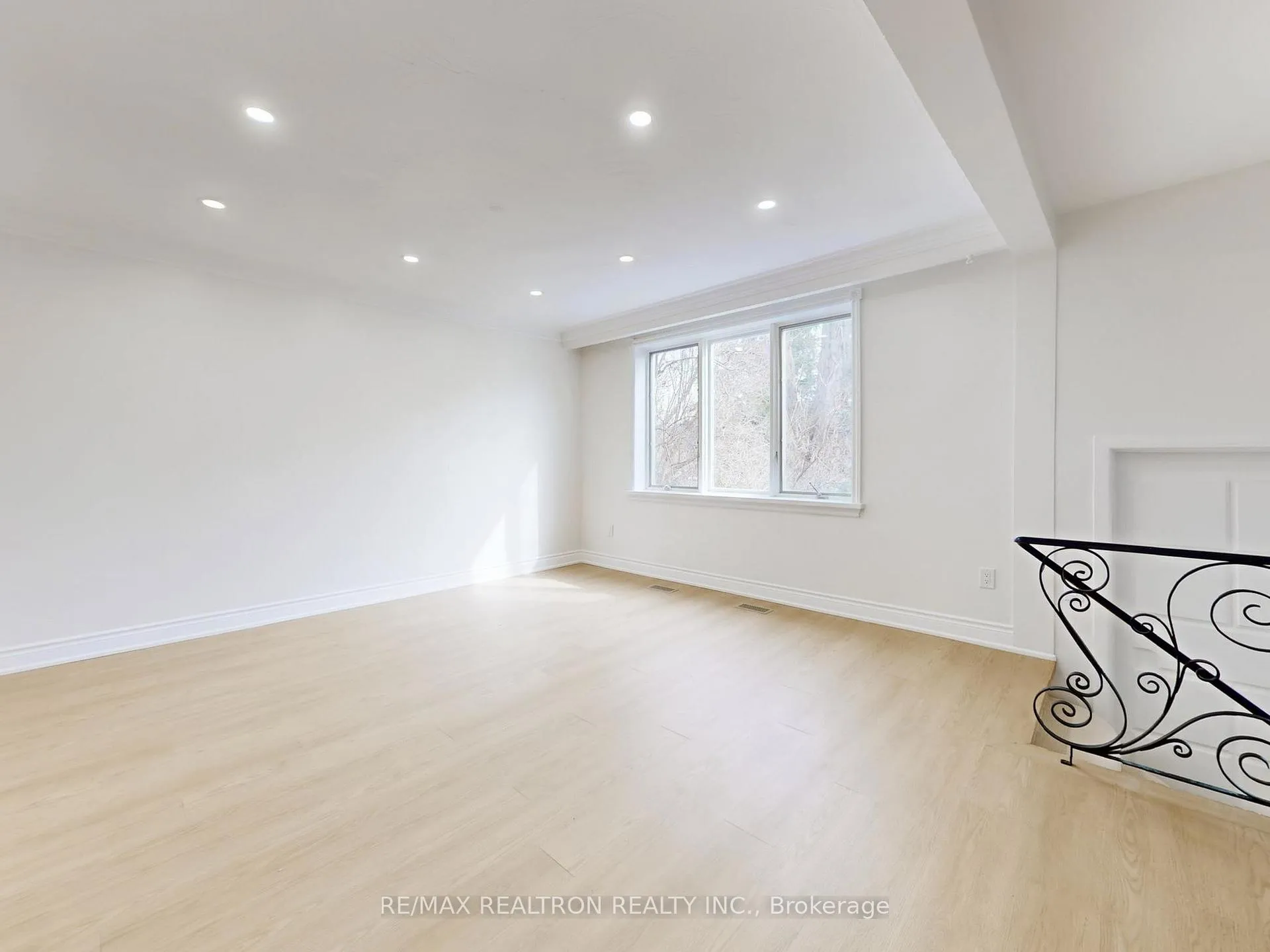 Photo 2 of 24 Hollaman Road, Toronto, Englemount-Lawrence — HOMEH