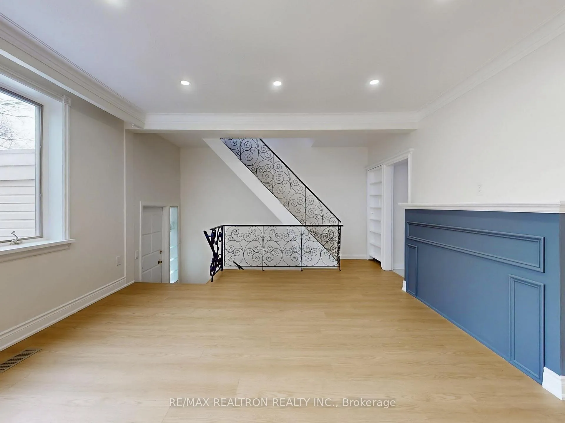 Photo 4 of 24 Hollaman Road, Toronto, Englemount-Lawrence — HOMEH