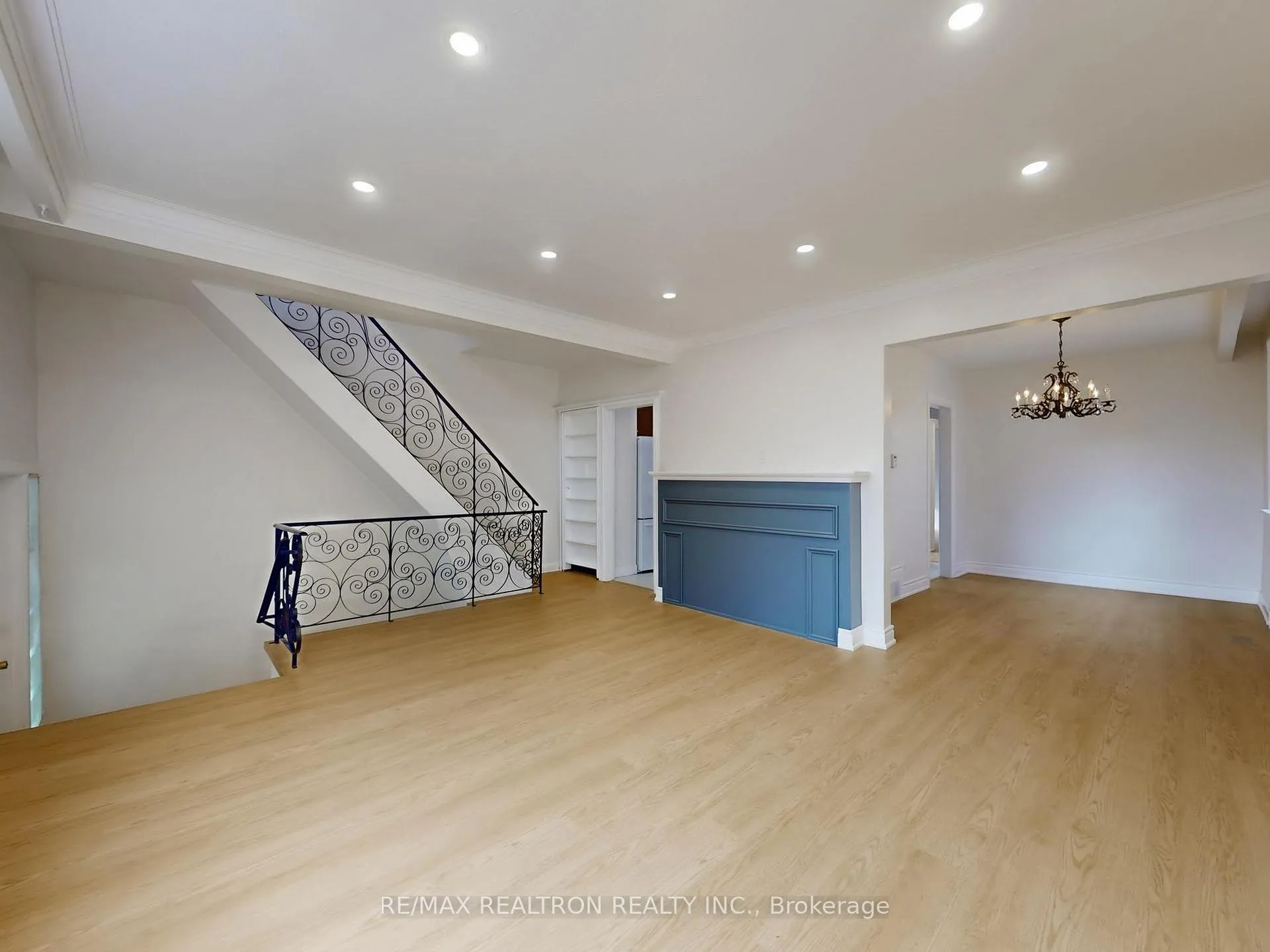 Photo 5 of 24 Hollaman Road, Toronto, Englemount-Lawrence — HOMEH