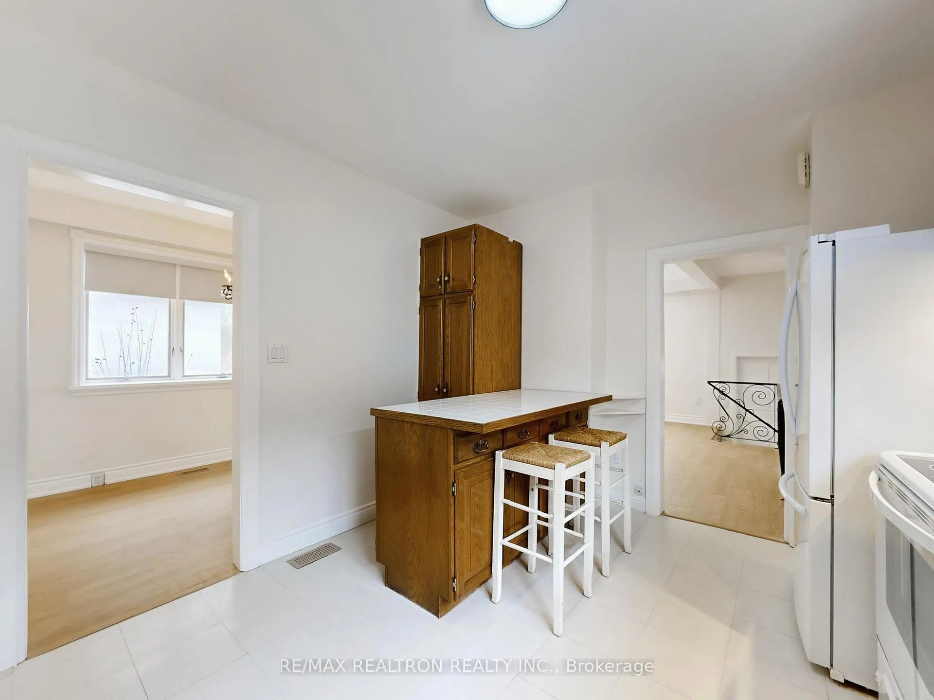 Photo 8 of 24 Hollaman Road, Toronto, Englemount-Lawrence — HOMEH