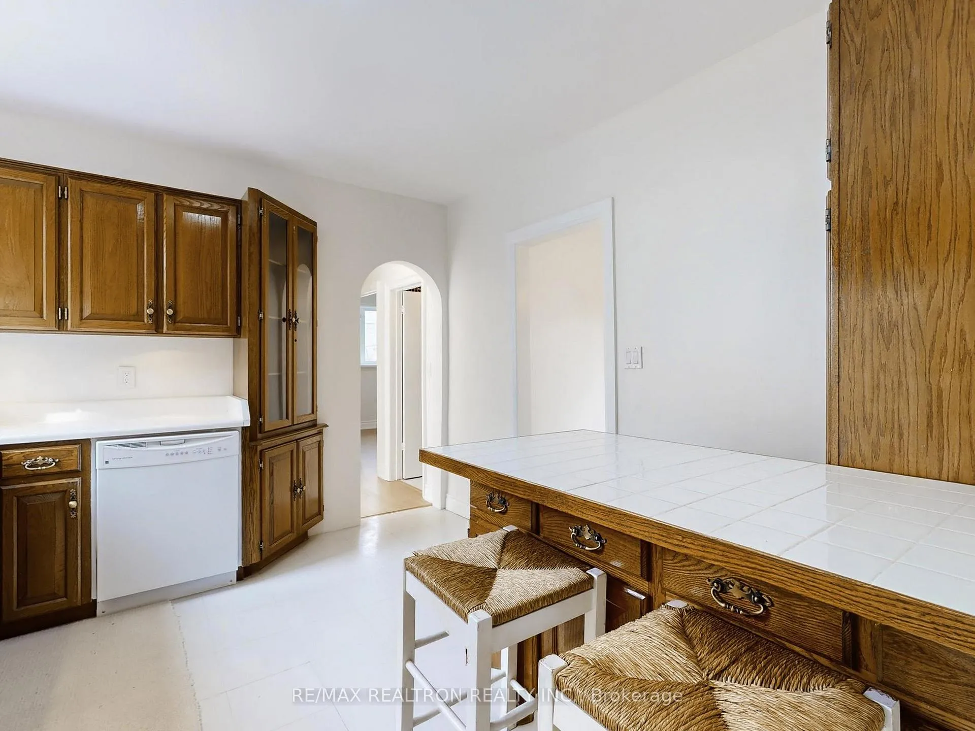 Photo 9 of 24 Hollaman Road, Toronto, Englemount-Lawrence — HOMEH