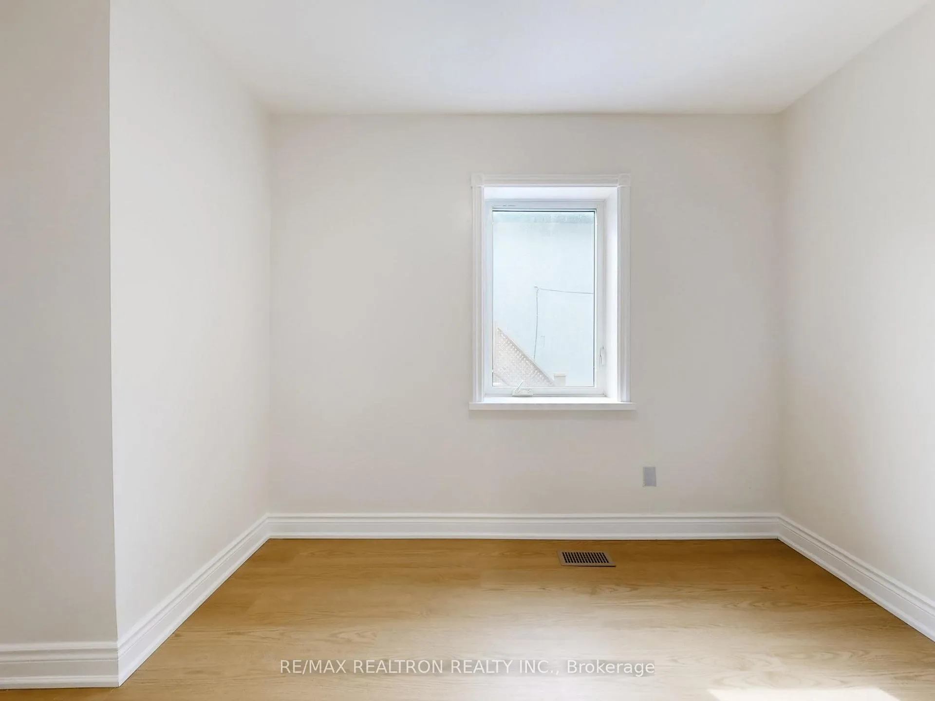 Photo 11 of 24 Hollaman Road, Toronto, Englemount-Lawrence — HOMEH