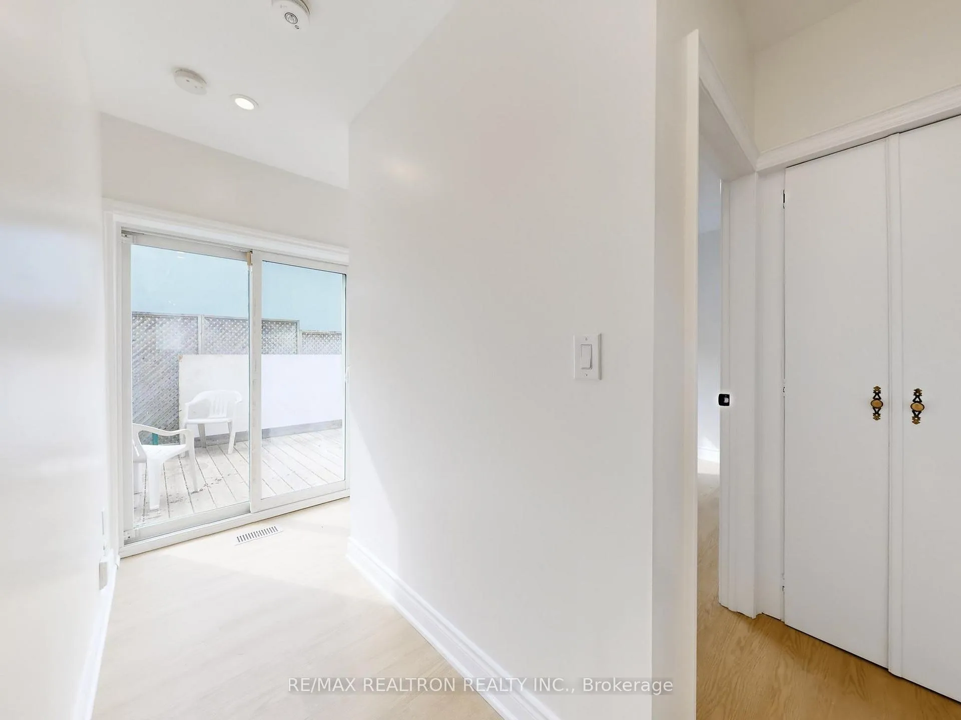 Photo 12 of 24 Hollaman Road, Toronto, Englemount-Lawrence — HOMEH