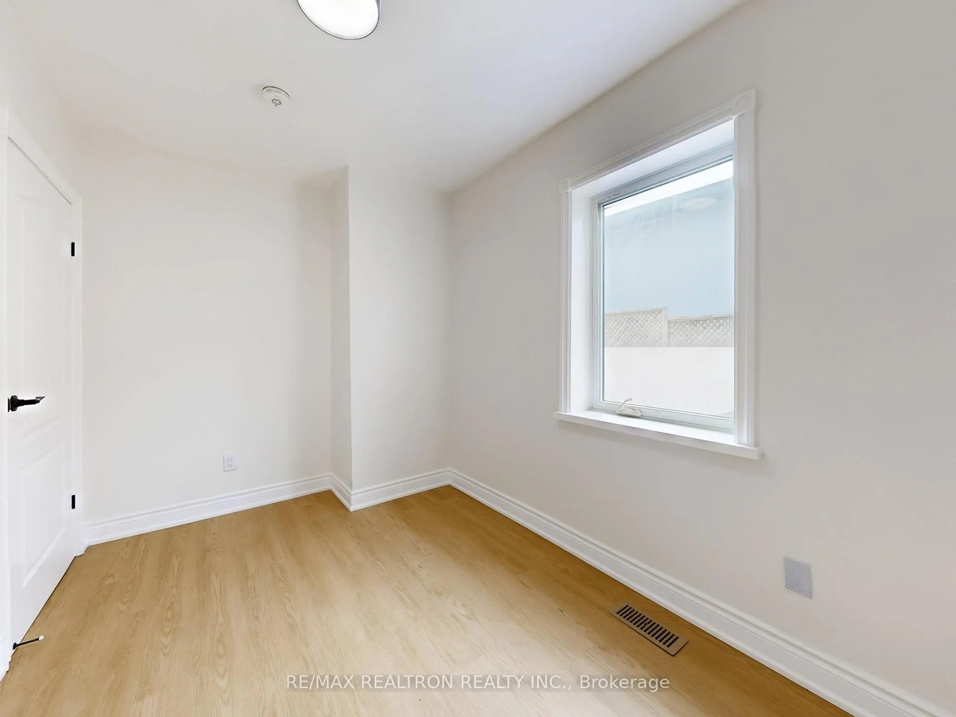 Photo 14 of 24 Hollaman Road, Toronto, Englemount-Lawrence — HOMEH