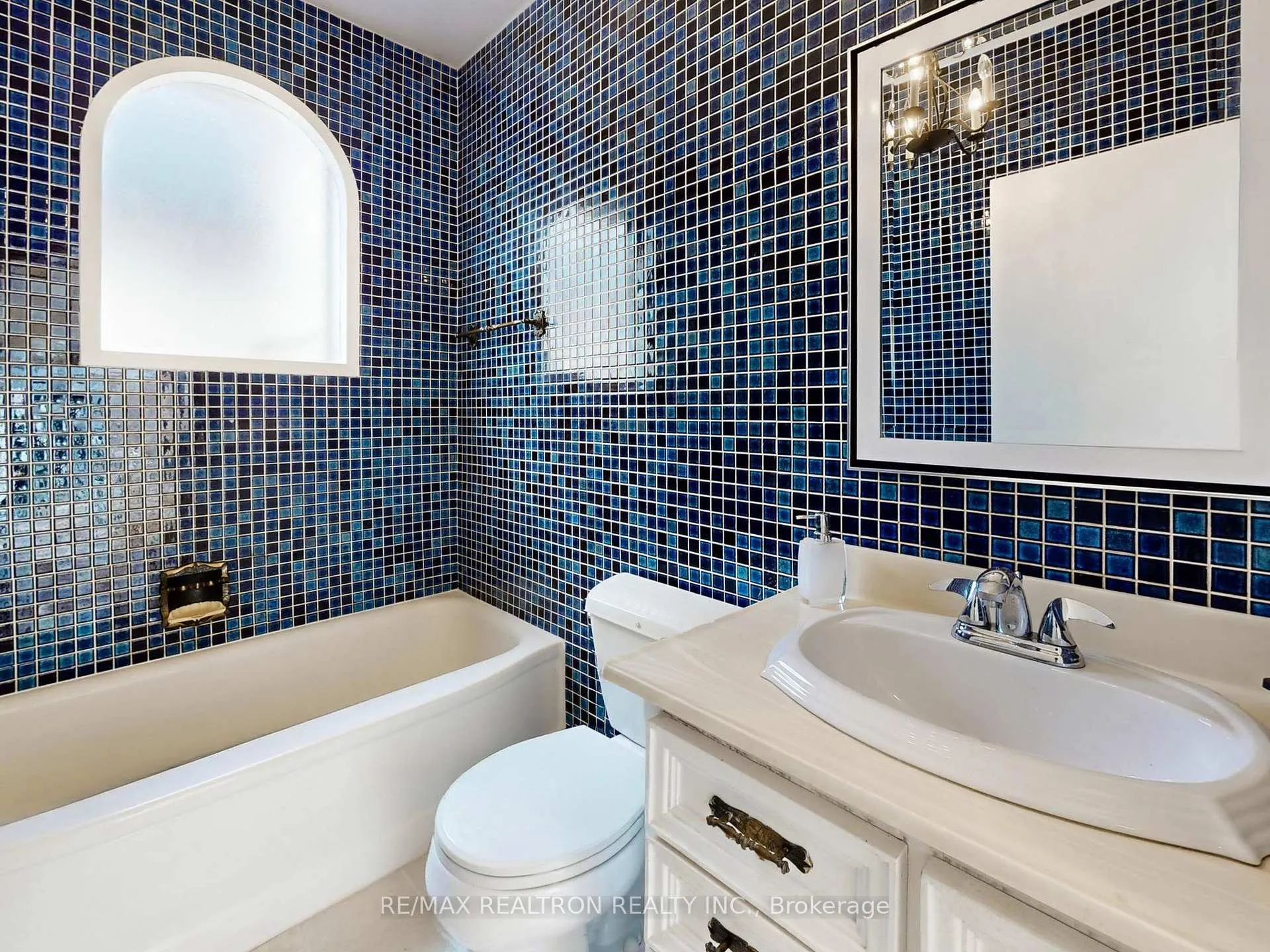 Photo 16 of 24 Hollaman Road, Toronto, Englemount-Lawrence — HOMEH