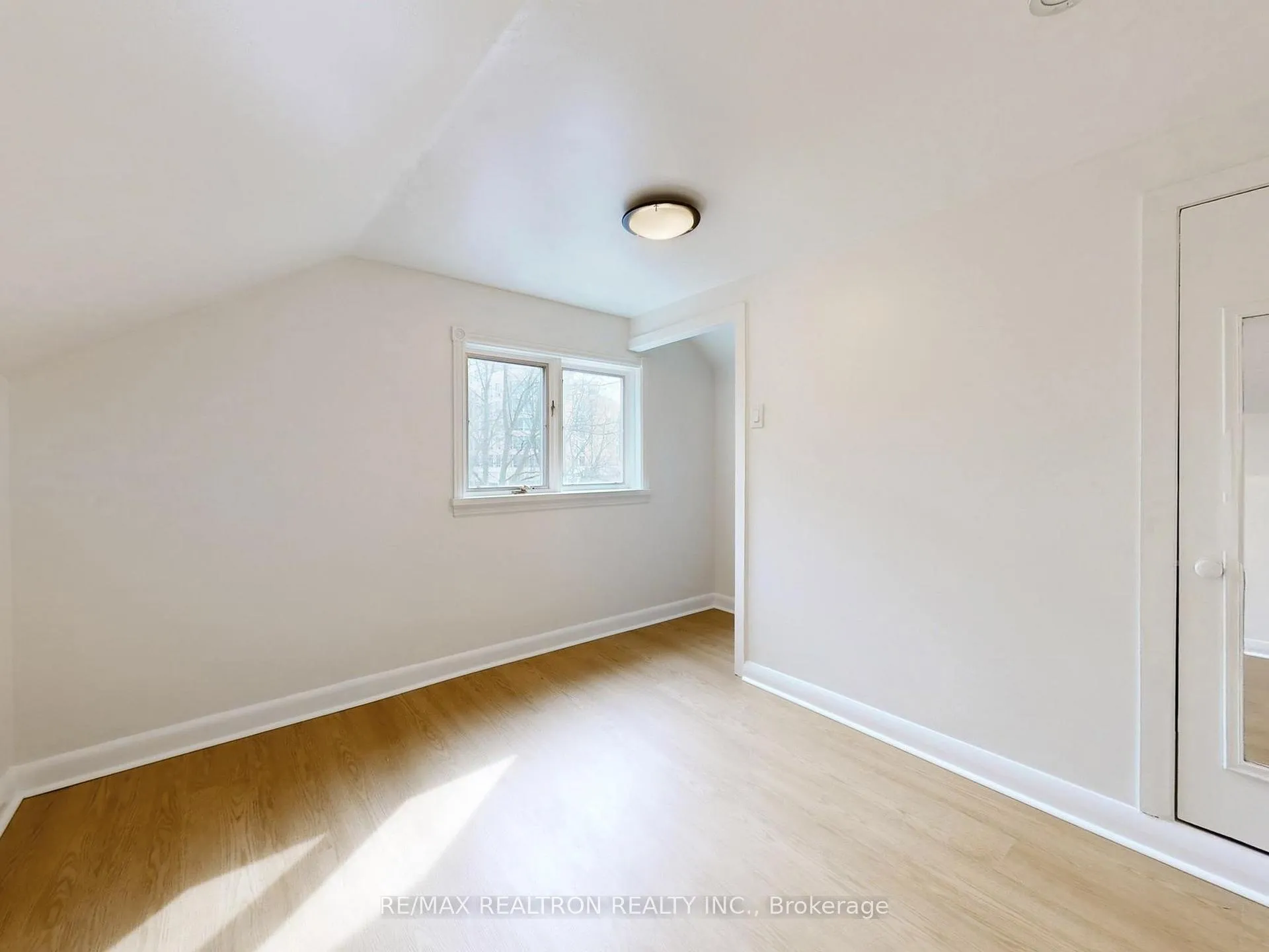 Photo 17 of 24 Hollaman Road, Toronto, Englemount-Lawrence — HOMEH