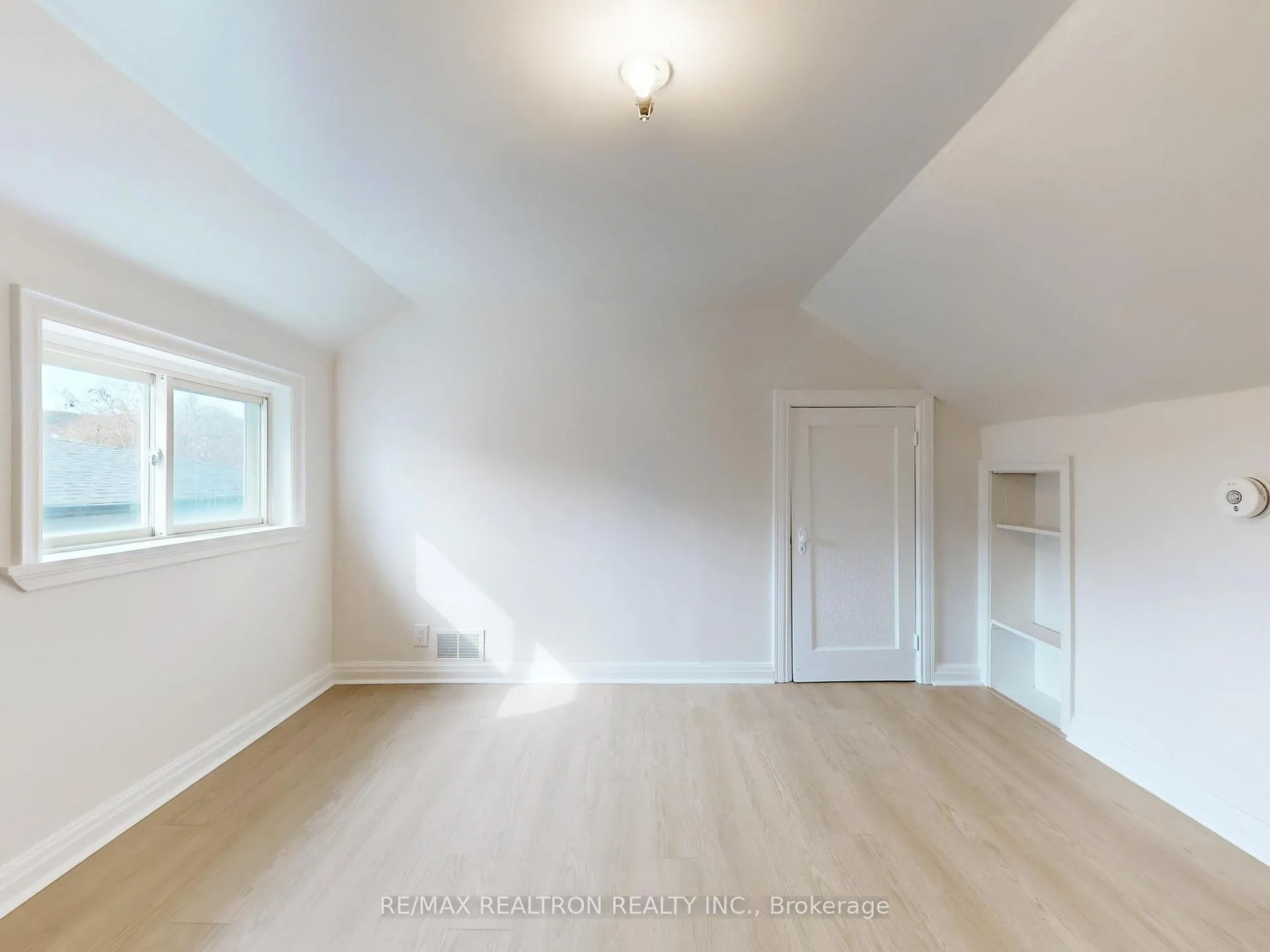 Photo 19 of 24 Hollaman Road, Toronto, Englemount-Lawrence — HOMEH
