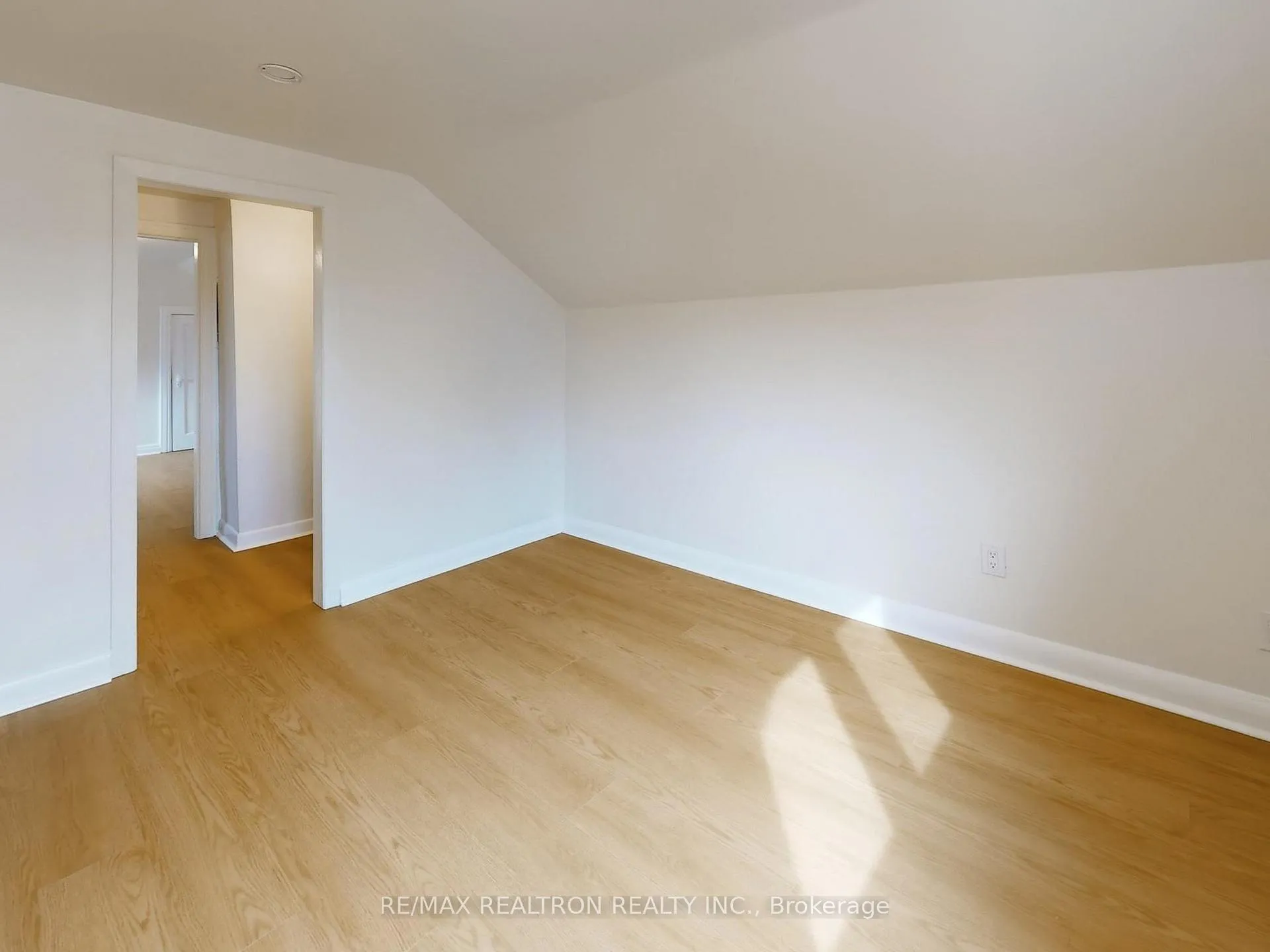 Photo 21 of 24 Hollaman Road, Toronto, Englemount-Lawrence — HOMEH