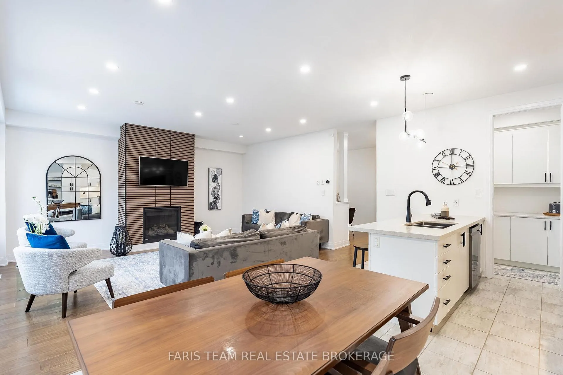 Photo 9 of 160 Franklin Trail, Barrie, Rural Barrie Southwest — HOMEH