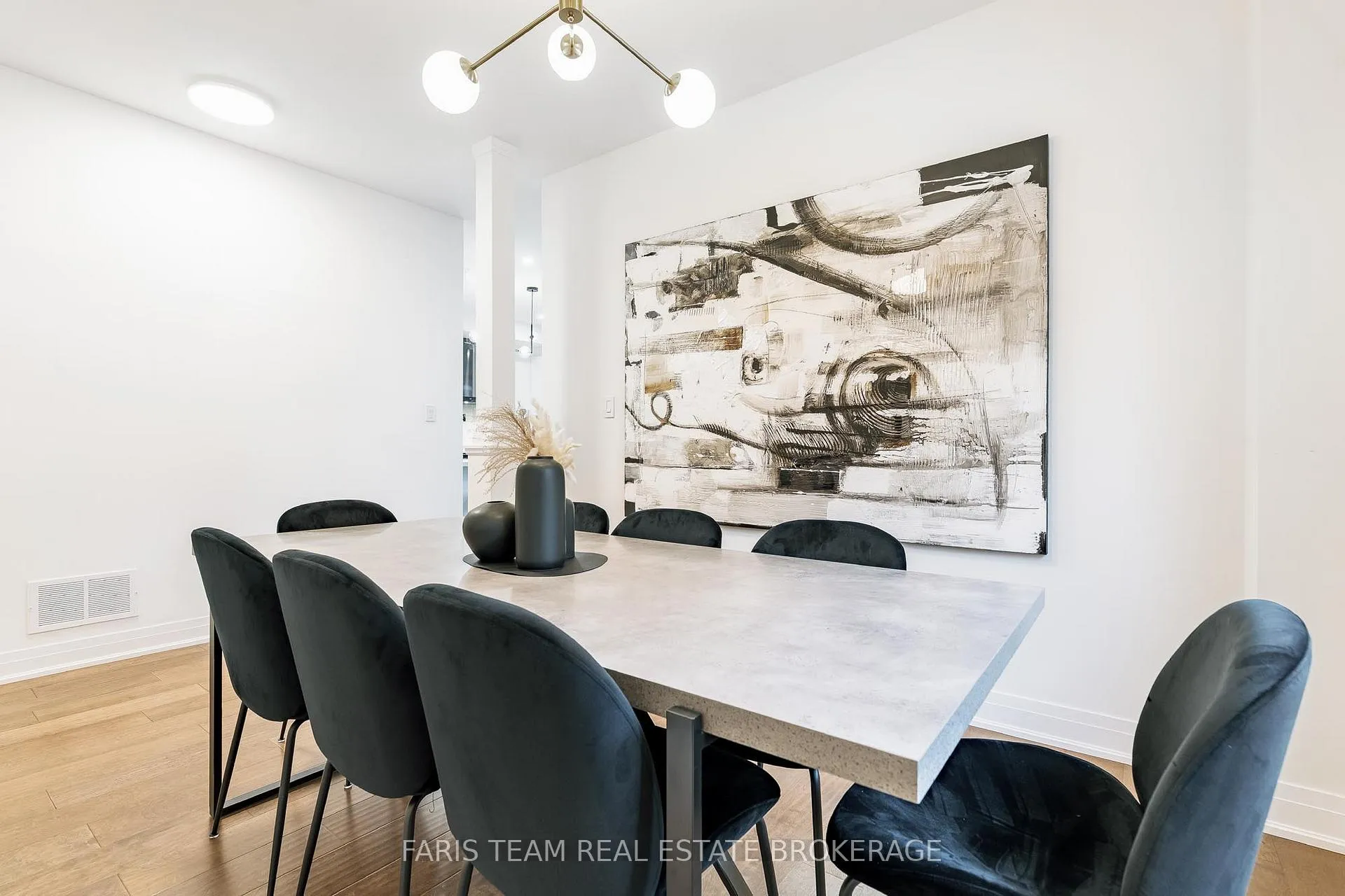Photo 10 of 160 Franklin Trail, Barrie, Rural Barrie Southwest — HOMEH