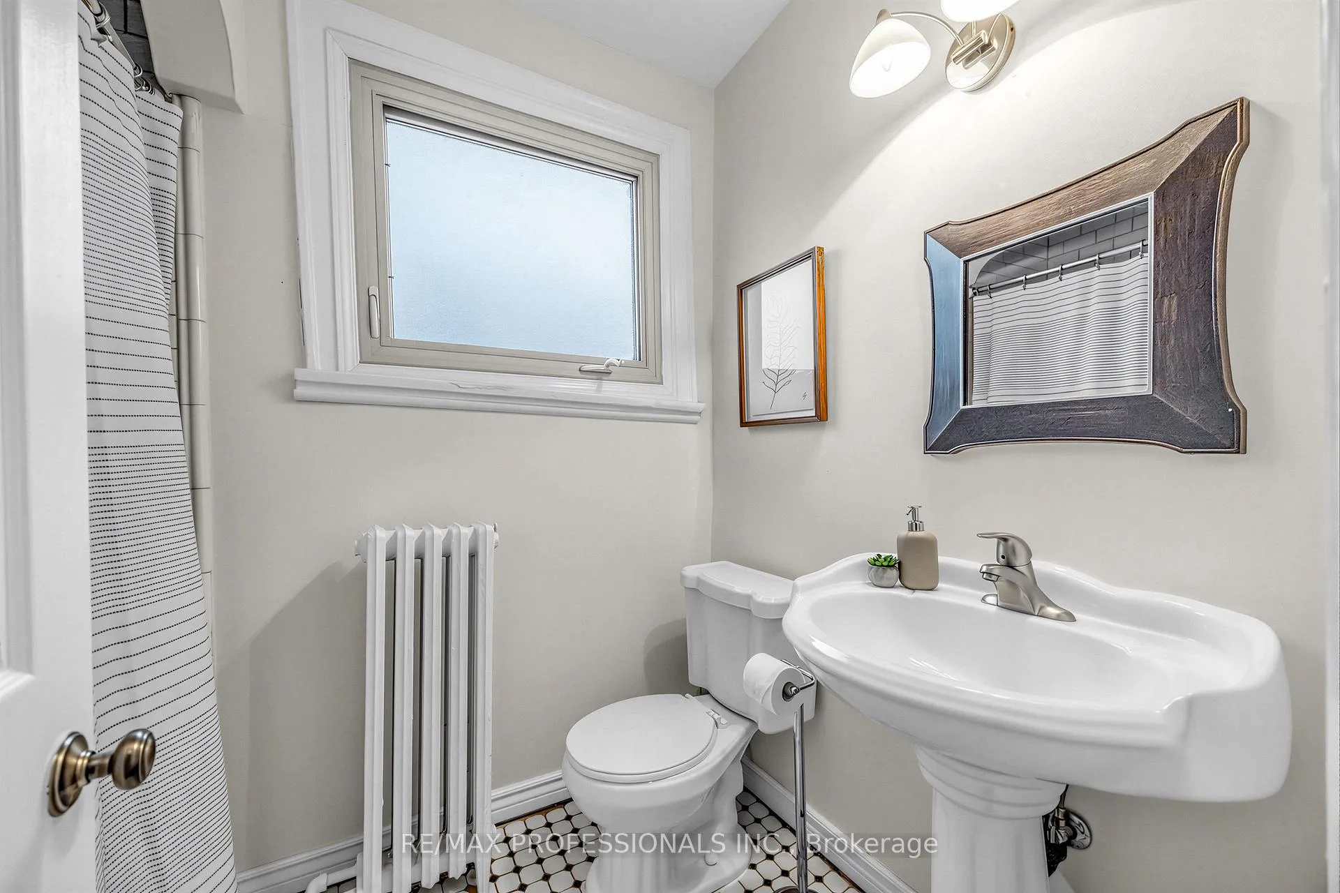 Photo 19 of 358 Roxton Road, Toronto, Palmerston-Little Italy — HOMEH