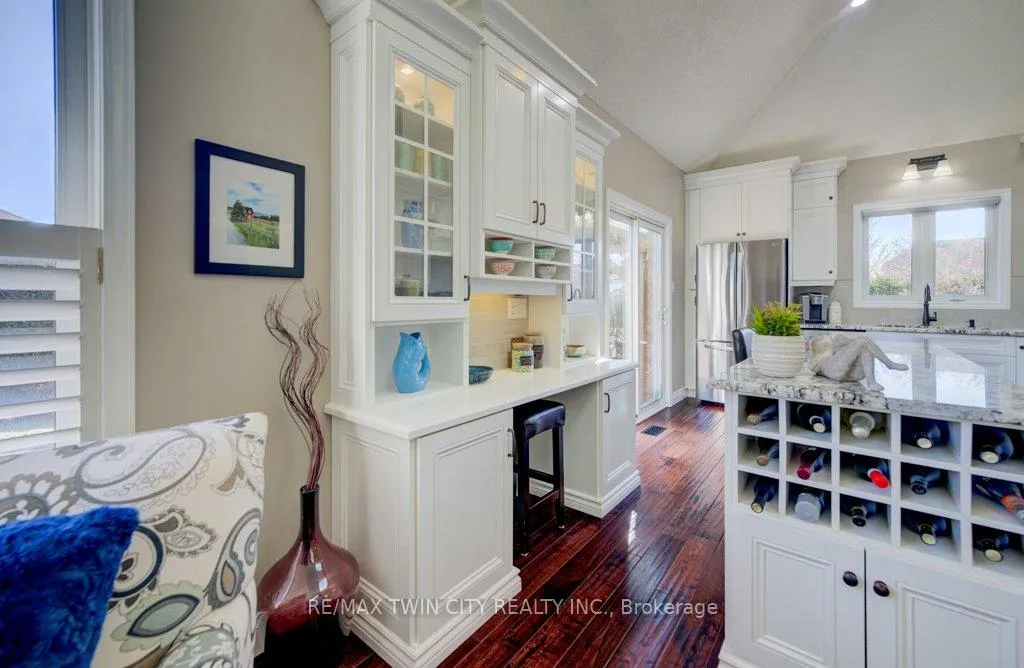 Photo 3 of 640 Heathcliffe Place, Waterloo — HOMEH