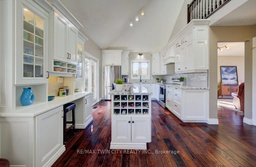 Photo 4 of 640 Heathcliffe Place, Waterloo — HOMEH