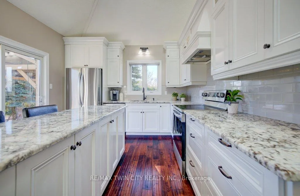 Photo 6 of 640 Heathcliffe Place, Waterloo — HOMEH