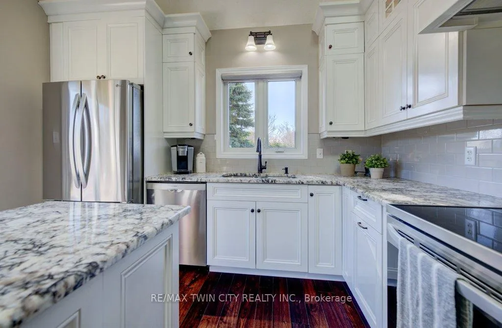Photo 7 of 640 Heathcliffe Place, Waterloo — HOMEH