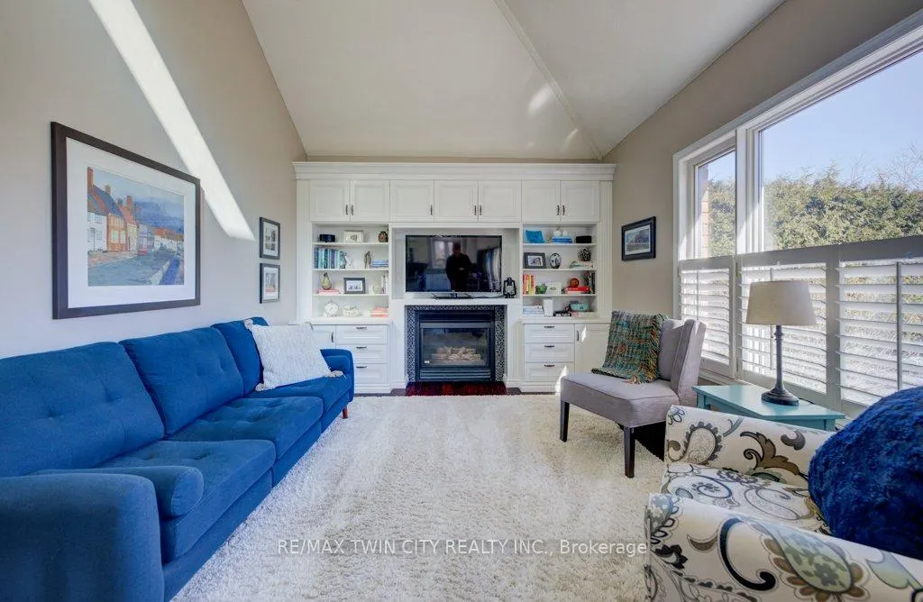 Photo 11 of 640 Heathcliffe Place, Waterloo — HOMEH