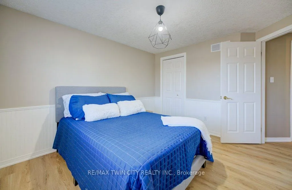 Photo 23 of 640 Heathcliffe Place, Waterloo — HOMEH