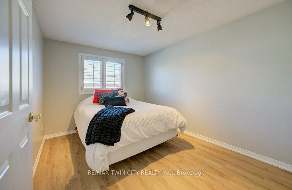 Photo 24 of 640 Heathcliffe Place, Waterloo — HOMEH